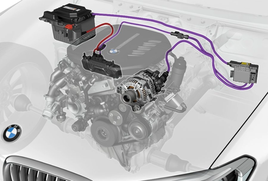transparente 3d Darstellung der 48v Mild hybrid technik im motorraum