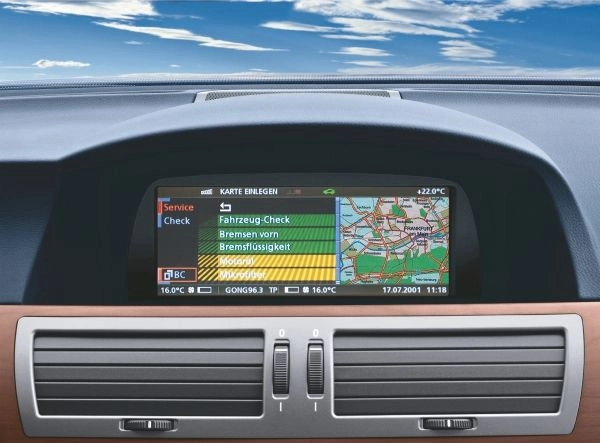 BMW Connected Drive Display im Fahrzeug