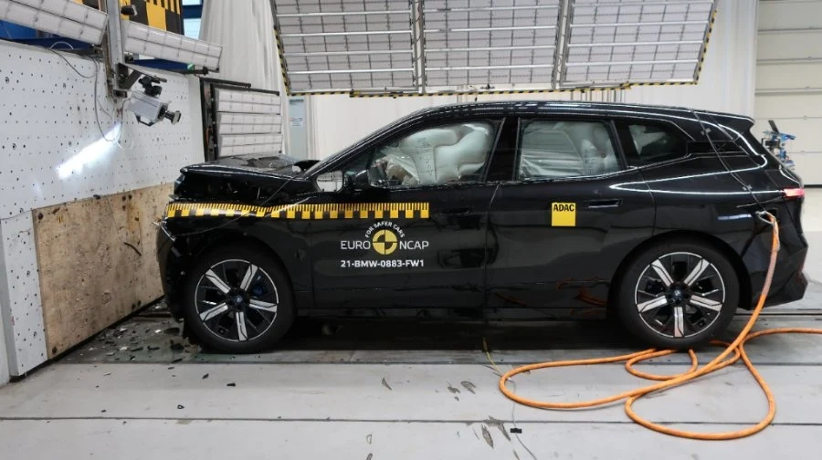 NCAP Frontaufprall BMW iX