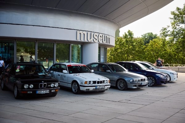 BMW M5 Modelle am BMW Museum
