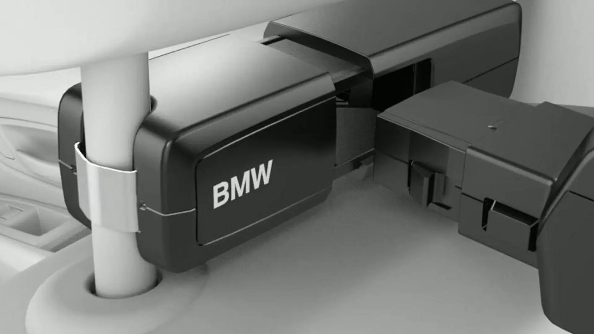 BMW Travel & Comfort Basisträger ist an der Rückseite eines Fahrzeugsitzes montiert