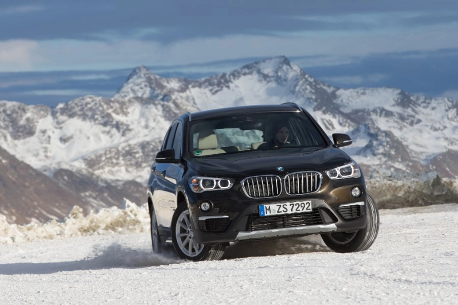 BMW X1 im Schnee