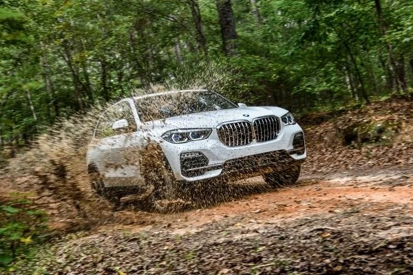 BMW X5 xDrive offroad