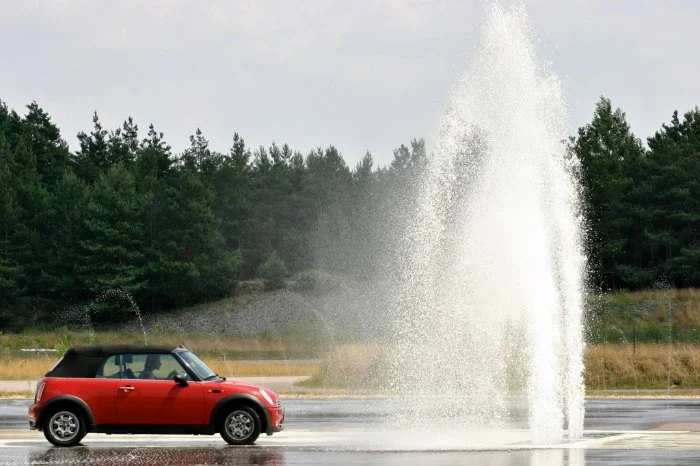 Fahrsicherheitstraining Notbremsung bei Aquaplaning