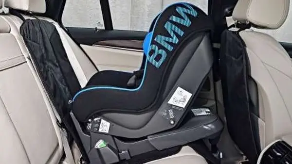 Bild eines IsoFix Sitzes in einem BMW
