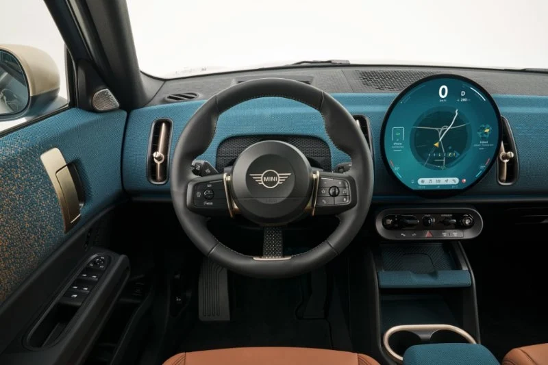MINI Countryman Dashboard OLED Display