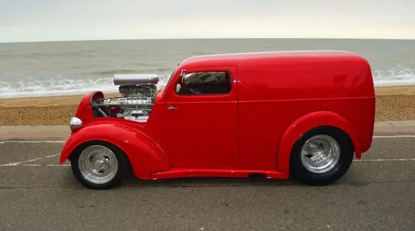 Roter Hotrod