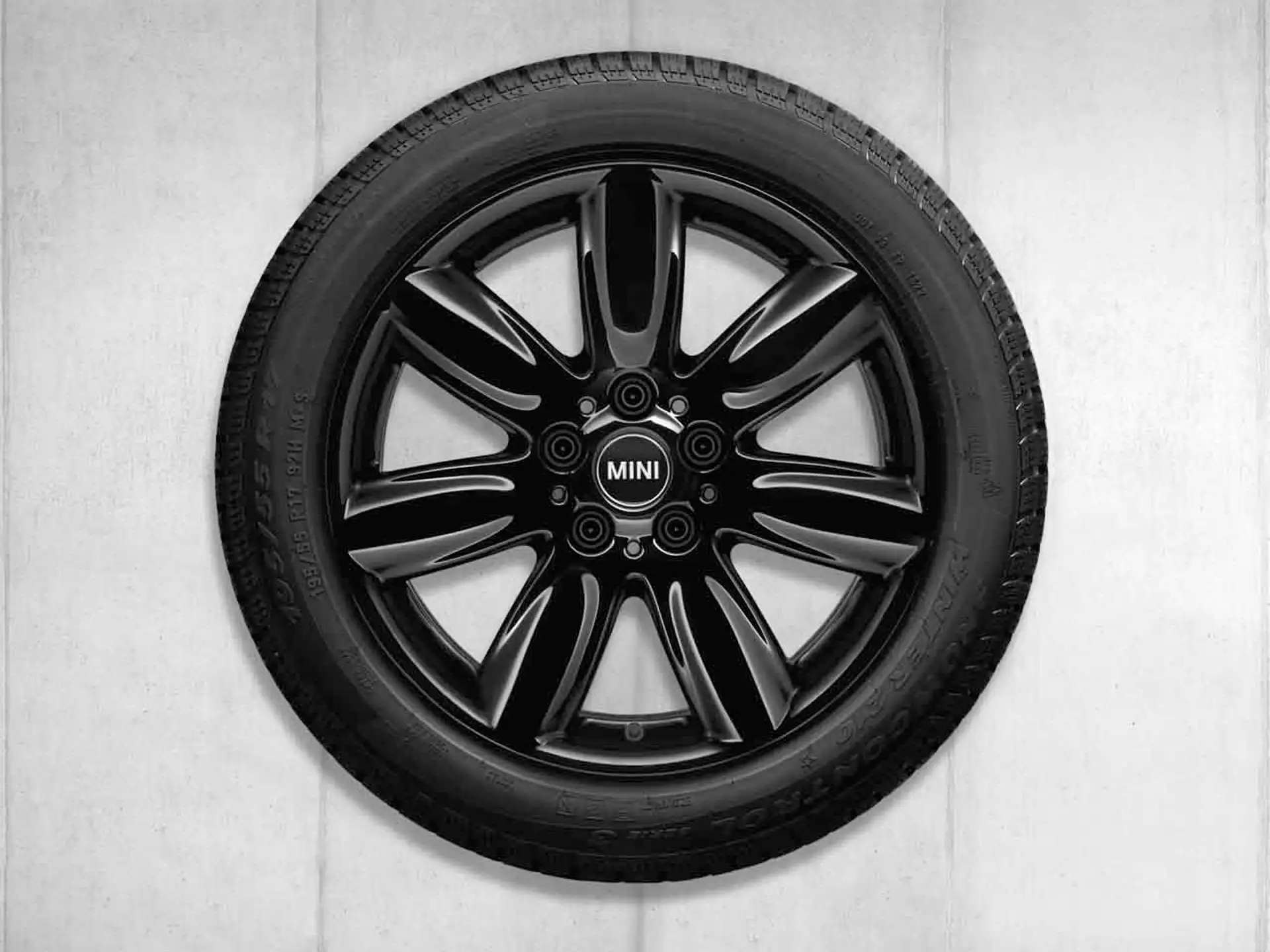 MINI Winterkompletträder Bridge Spoke 528 jet black uni 17 Zoll RDCi Clubman F54 Pirelli