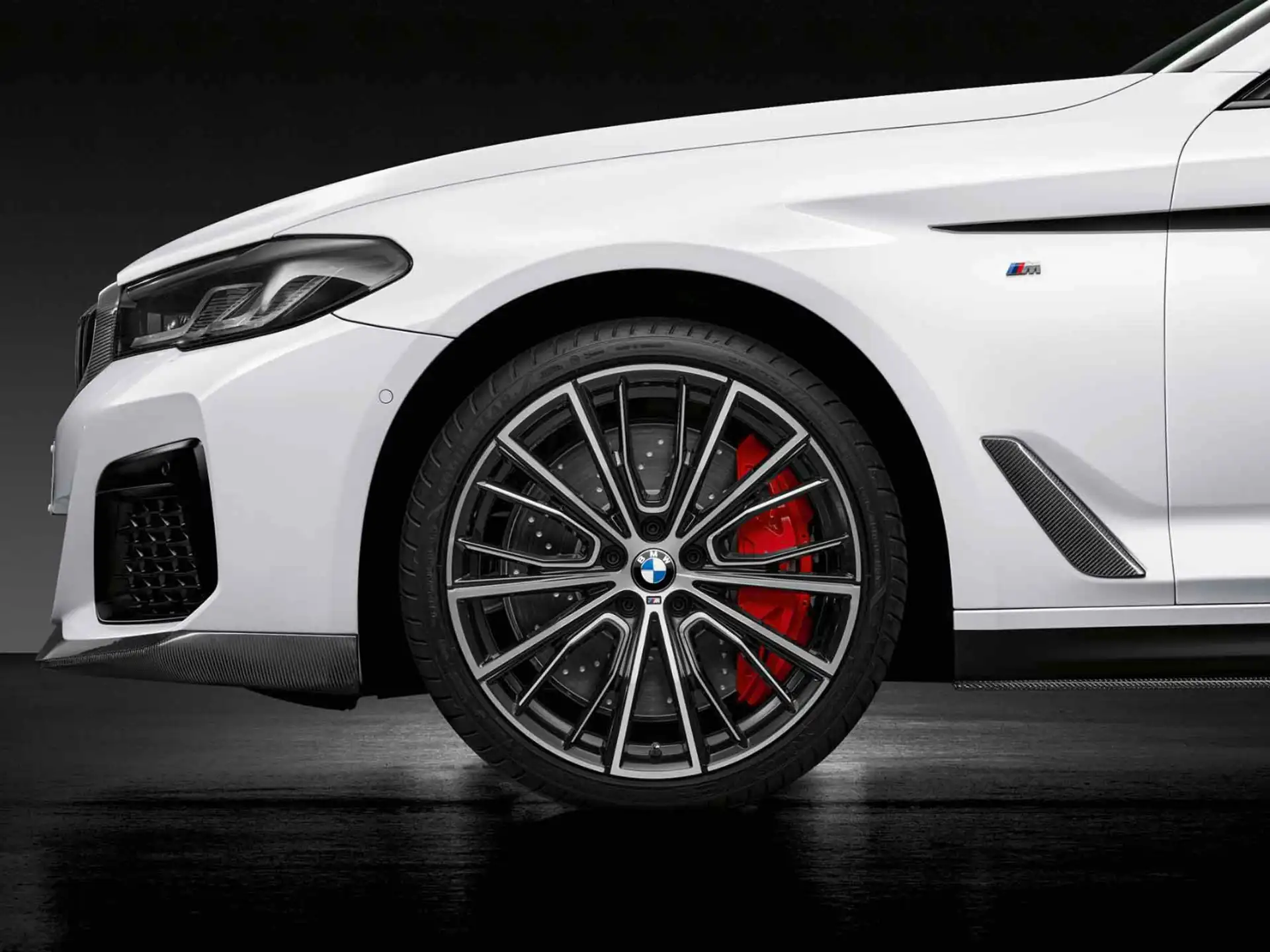 BMW Sommerkompletträder M Performance Vielspeiche 732M bicolor (jetblack uni/hochglanzpoliert) 20 Zoll RDCi 5er G30 G31 Goodyear (Mischbereifung)
