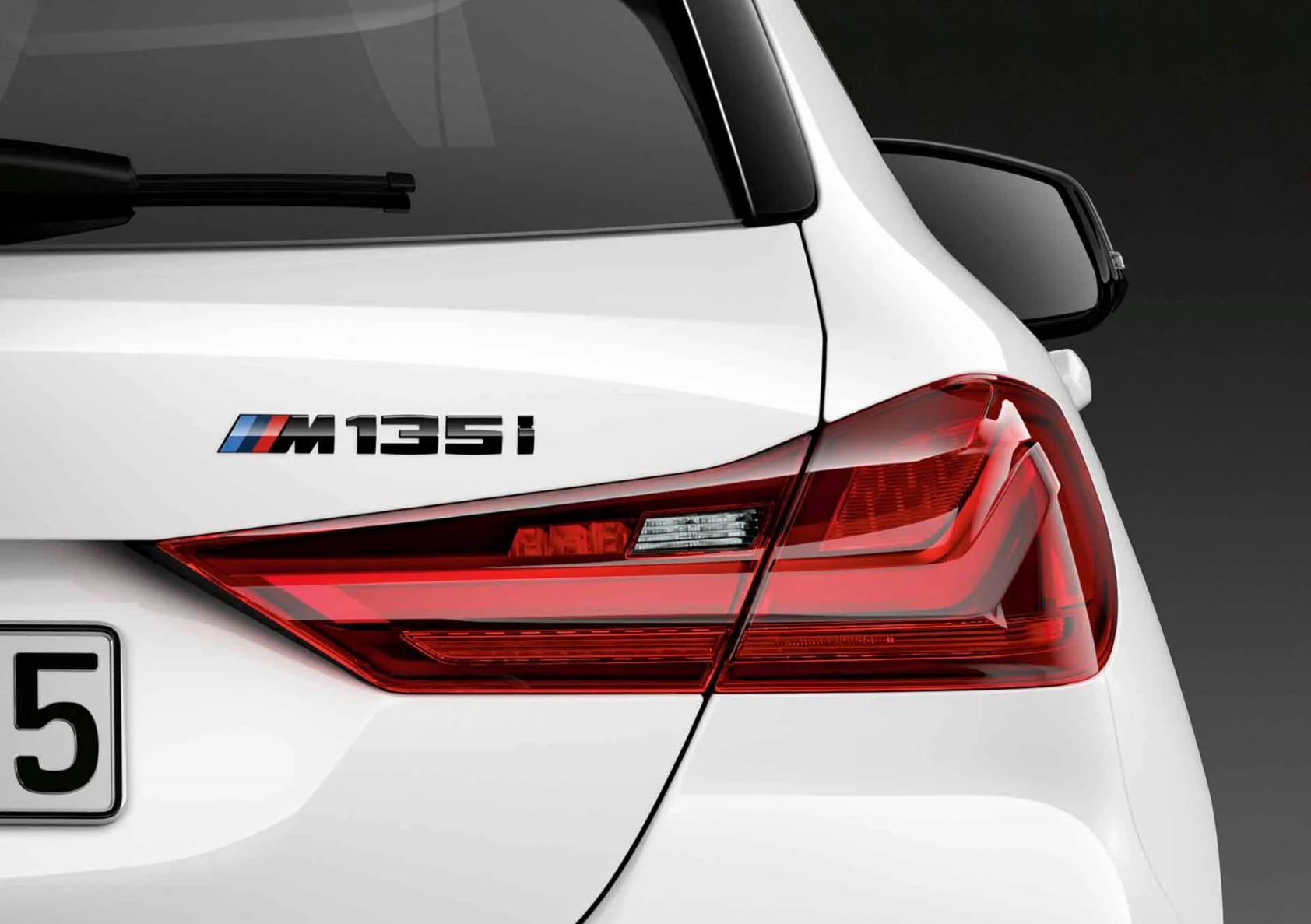 BMW Schriftzug M135i schwarz lackiert 1er F40