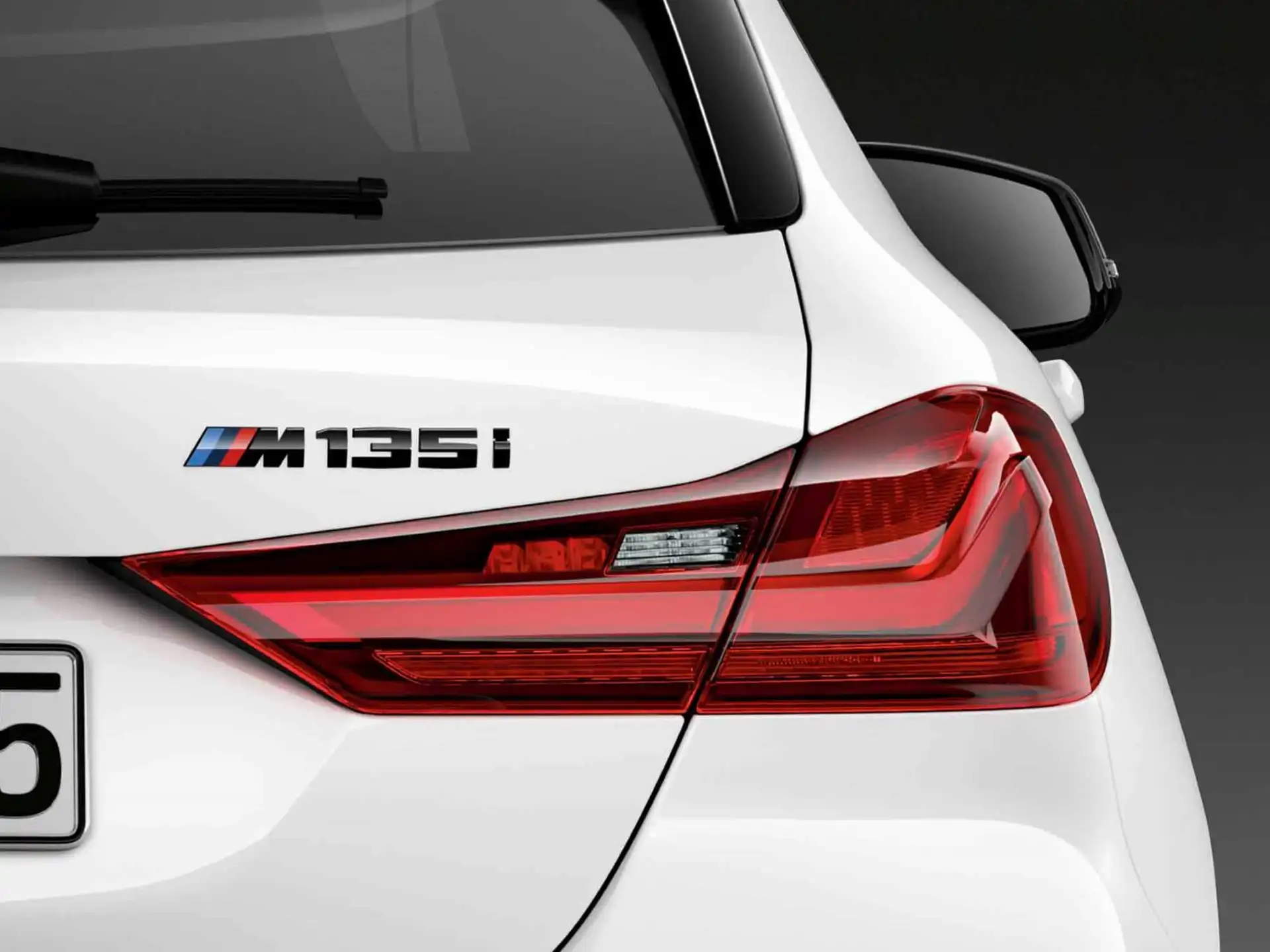 BMW Schriftzug M135i schwarz lackiert 1er F40
