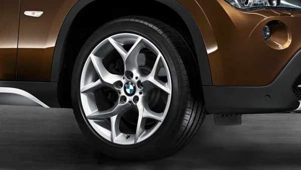 BMW Alufelge Y-Speiche 322 silber 8Jx18 ET30 X1 E84 