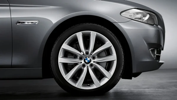 BMW Alufelge V-Speiche 331 silber 9Jx19 ET44  5er F10 6er F06/F12/F13
