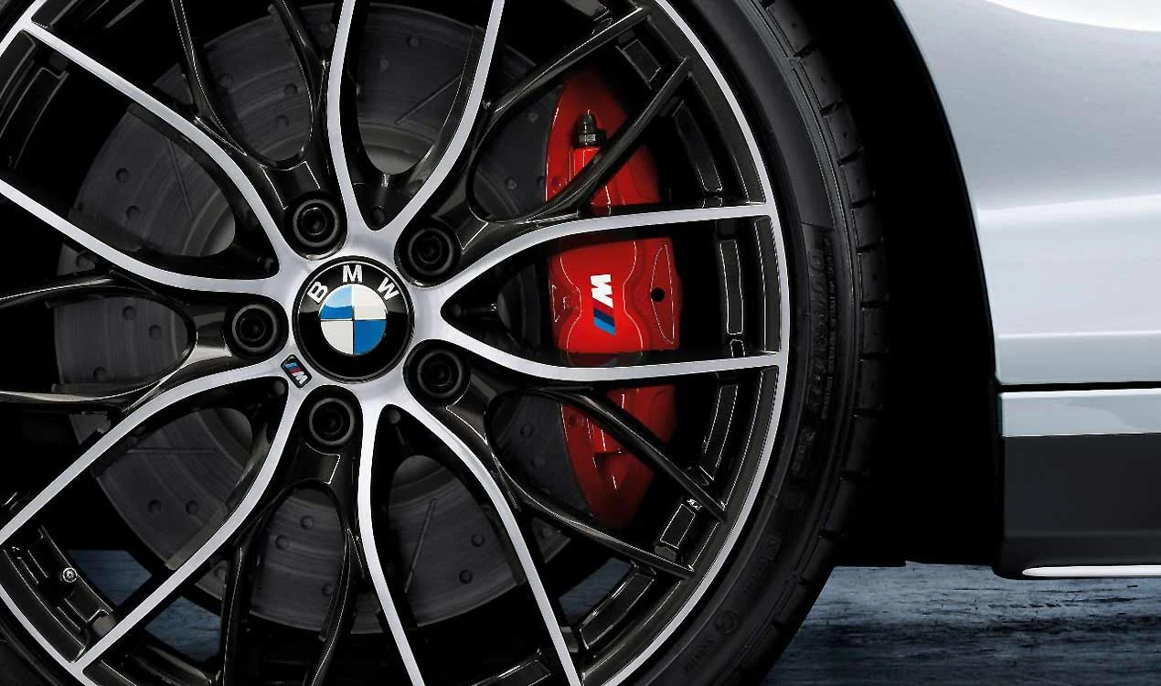 BMW M Performance Bremssattelgehäuse rot links 1er F20 F21 2er F22 F23 M2 F87 3er F30 F31 F34 M3 F80 4er F32 F33 F36 M4 F82 F83