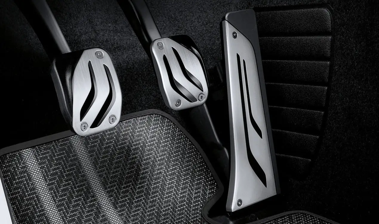 BMW M Performance RVS-pedaalafwerking · handgeschakeld