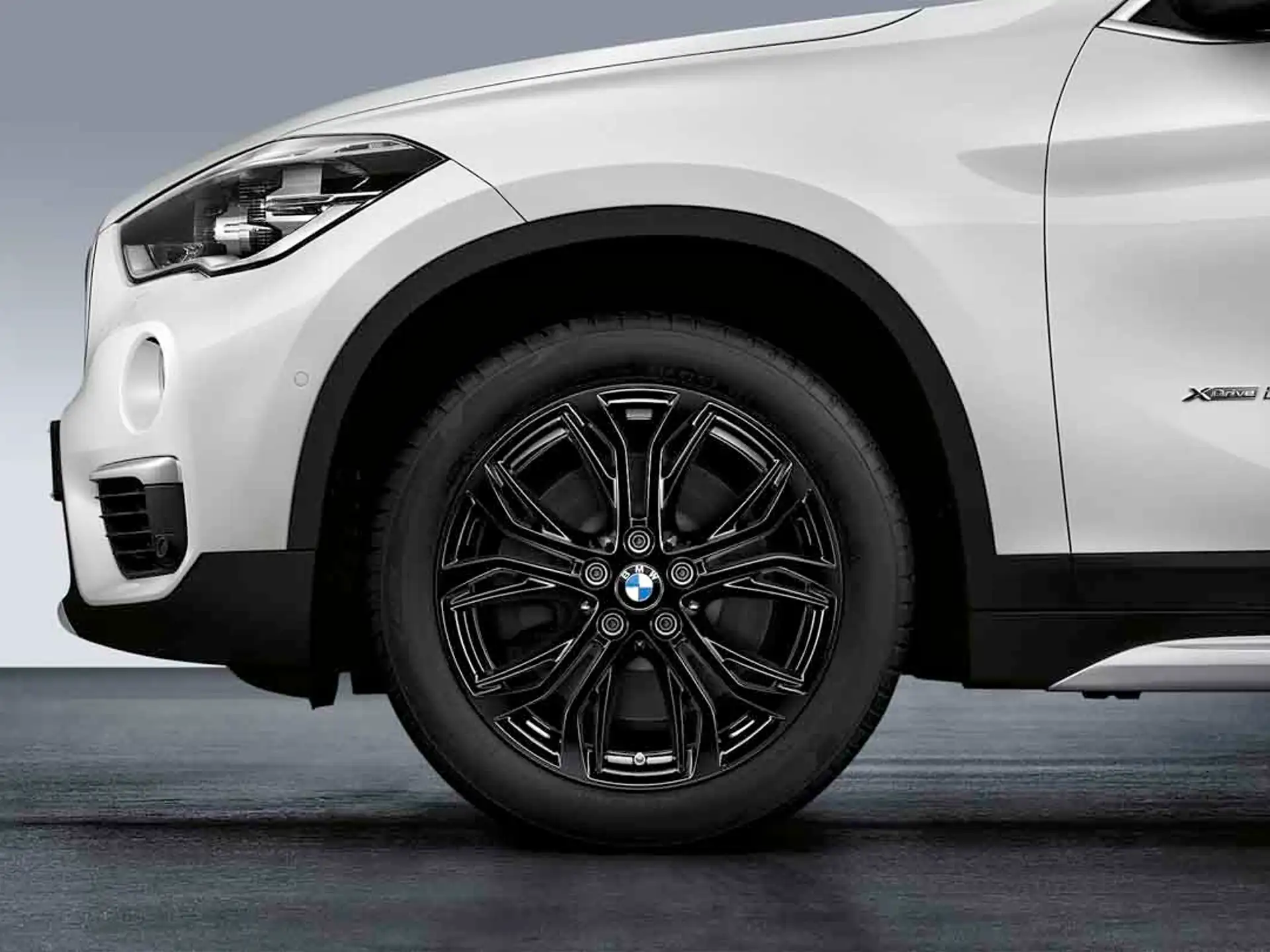 BMW Winterkompletträder Y-Speiche 566 jet black uni 18 Zoll RDCi X1 F48 X2 F39 Pirelli