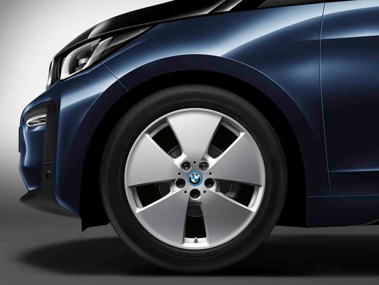 BMW Winterkompletträder Sternspeiche 427 reflex silver 19 Zoll RDCi i3 I01 Bridgestone