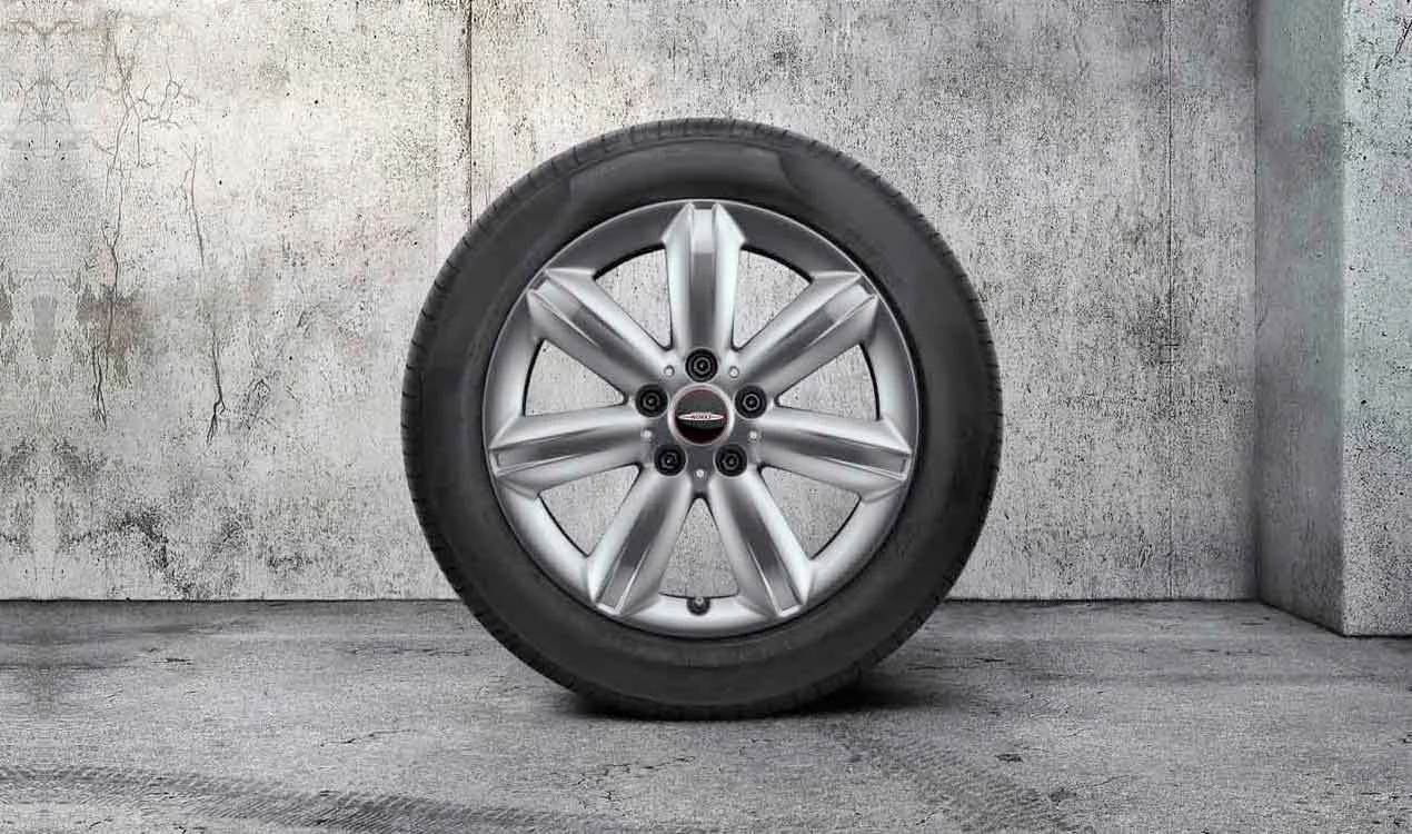 MINI Winterkompletträder JCW Star Spoke 539 bright silver metallic 17 Zoll RDCi Countryman F60 Bridgestone