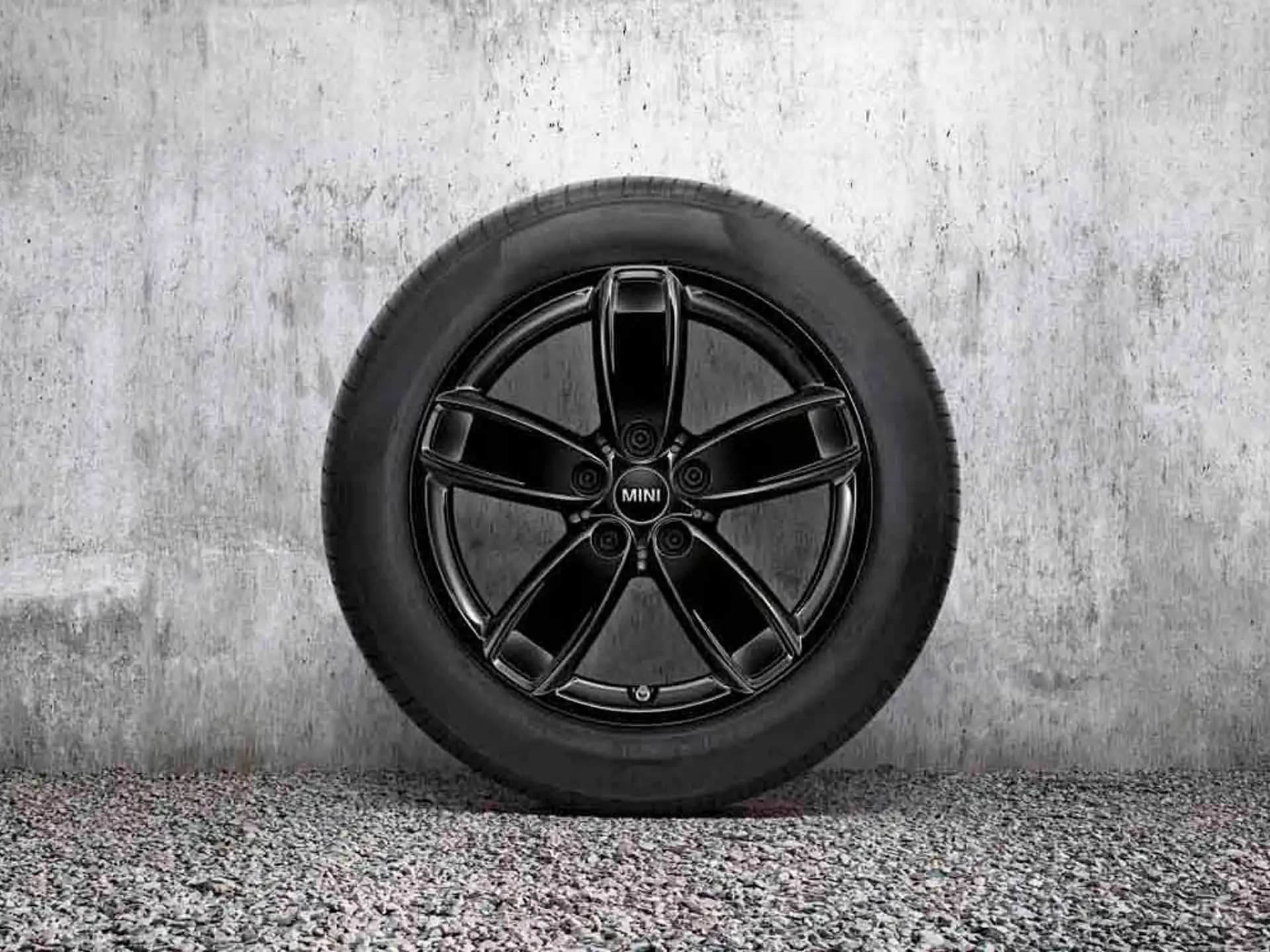 MINI Winterkompletträder Channel Spoke 531 jet black uni 17 Zoll RDCi Countryman F60 Bridgestone