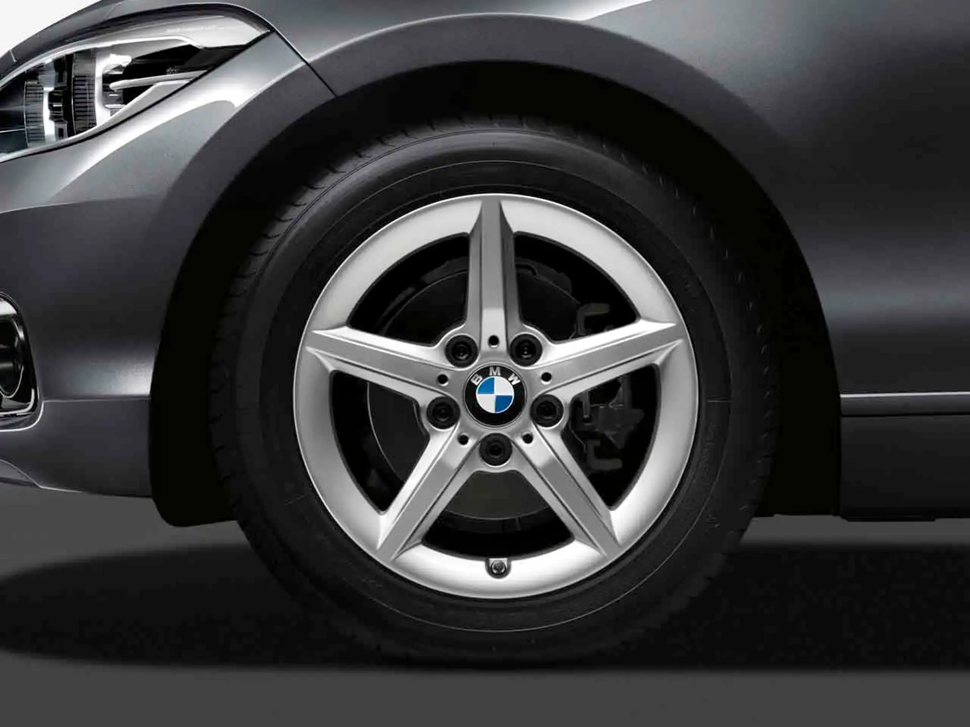 BMW Winterkompletträder Sternspeiche 654 silber 16 Zoll RDCi mit Goodyear Ultra Grip Performance 2 ROF 1er F20 F21 2er F22 F23