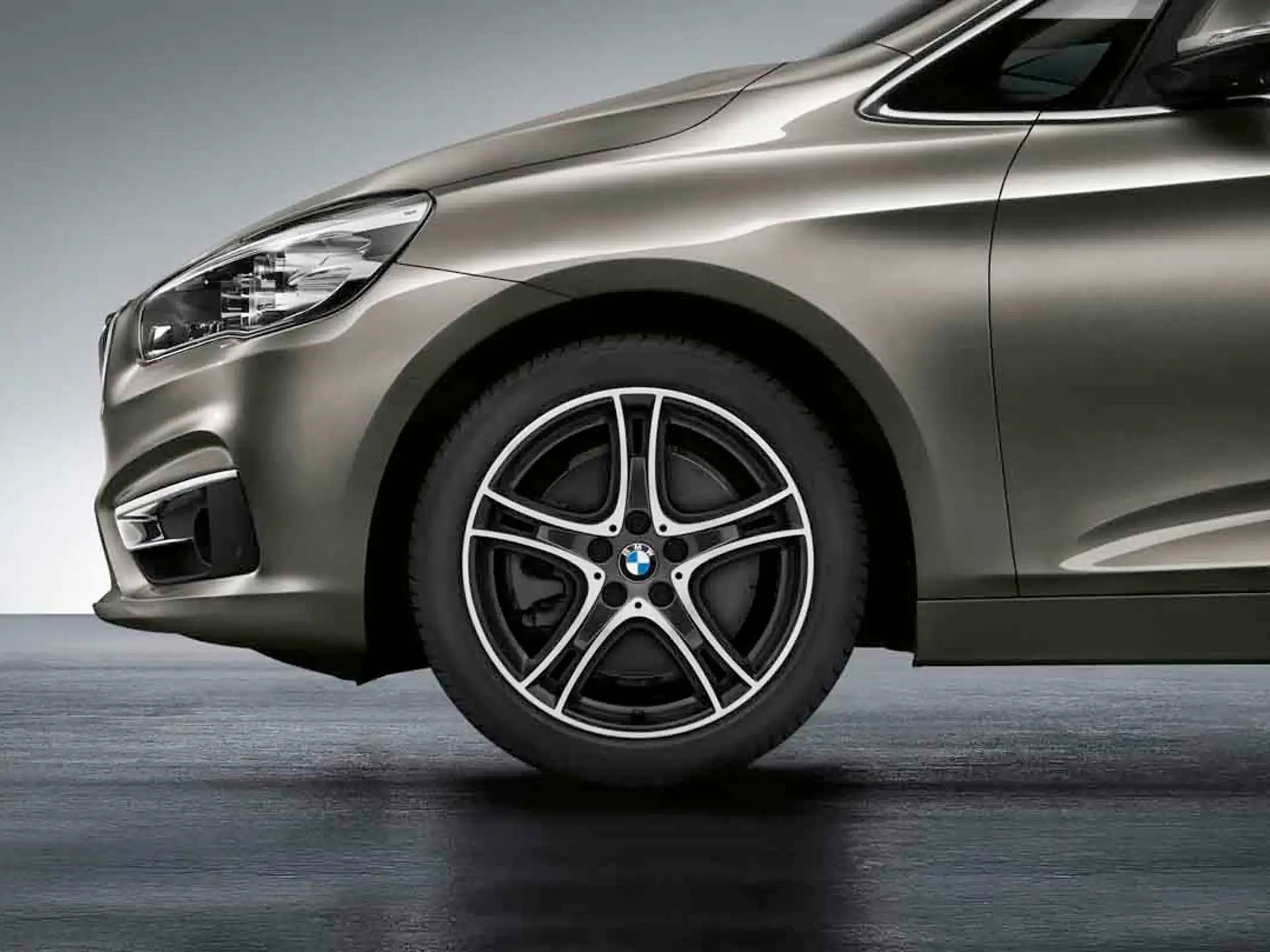 BMW Sommerkompletträder Doppelspeiche 361 bicolor (orbitgrey / glanzgedreht) 18 Zoll RDCi 1er F40 2er F44 Bridgestone