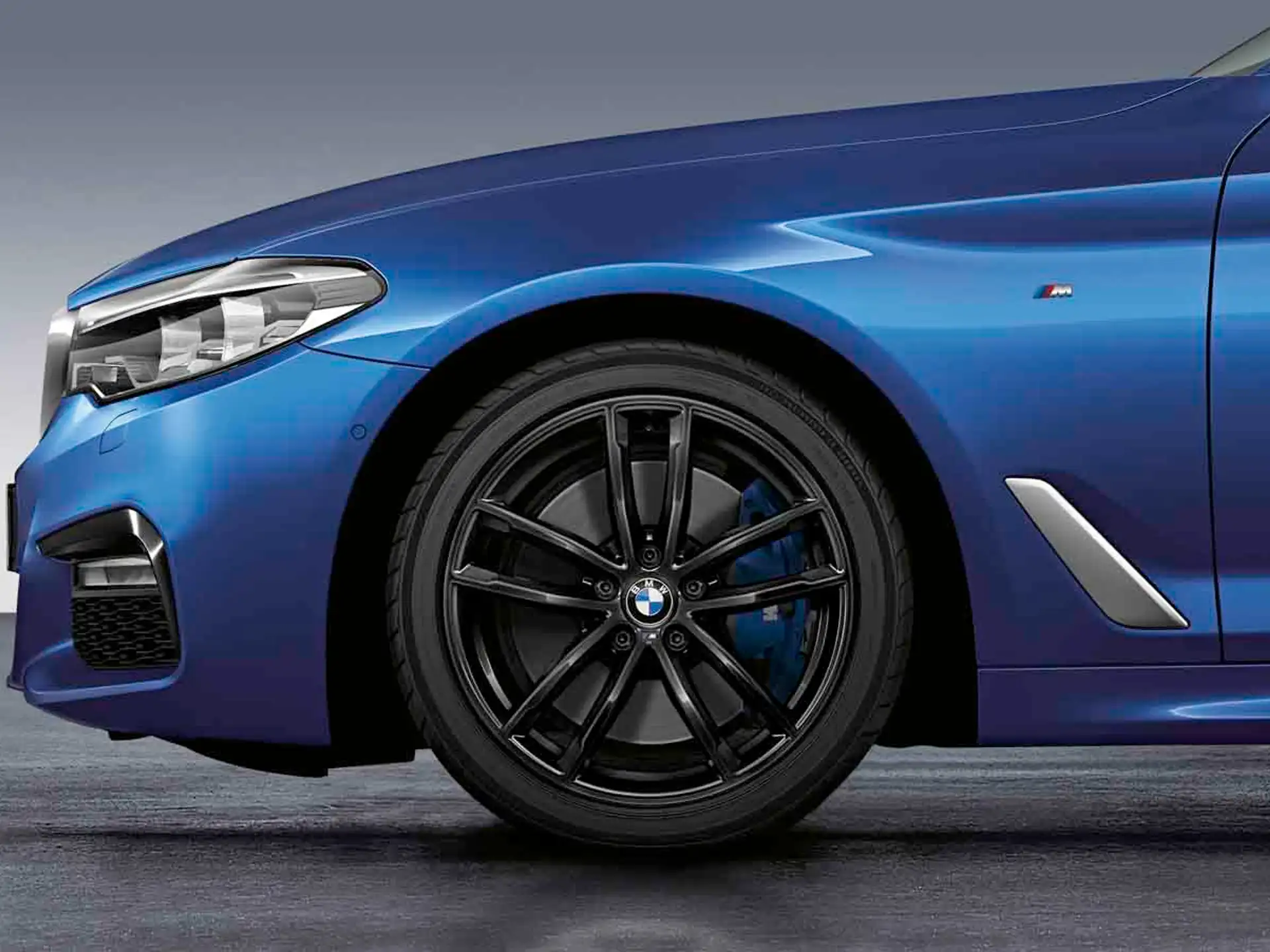 BMW Winterkompletträder M Doppelspeiche 662M jack black uni 18 Zoll RDCi 5er G30 G31 Goodyear