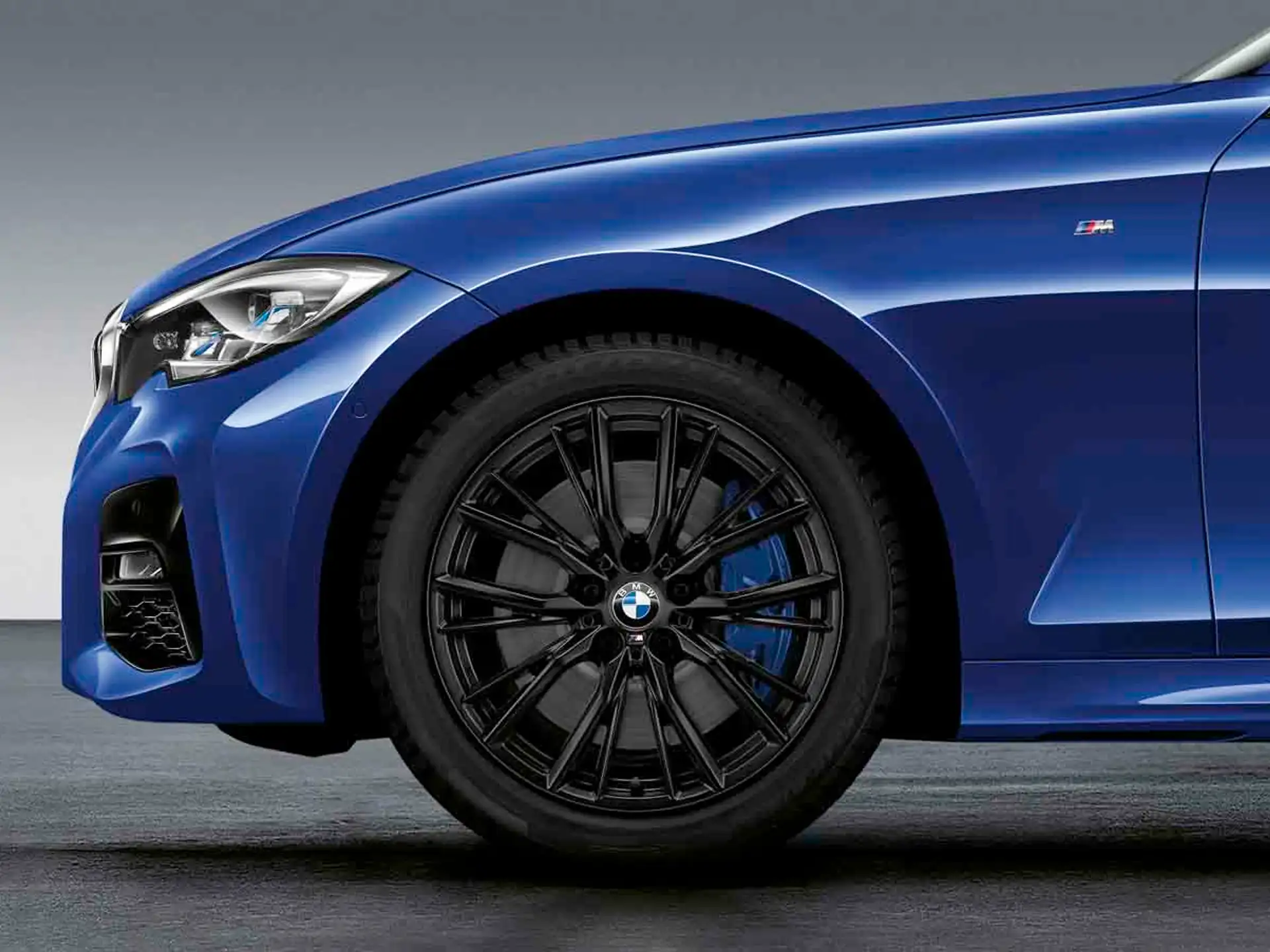 BMW Winterkompletträder M Performance Doppelspeiche 796M jet black matt 18 Zoll RDCi 2er G42 3er G20 G21 4er G22 G23 Pirelli (Mischbereifung)