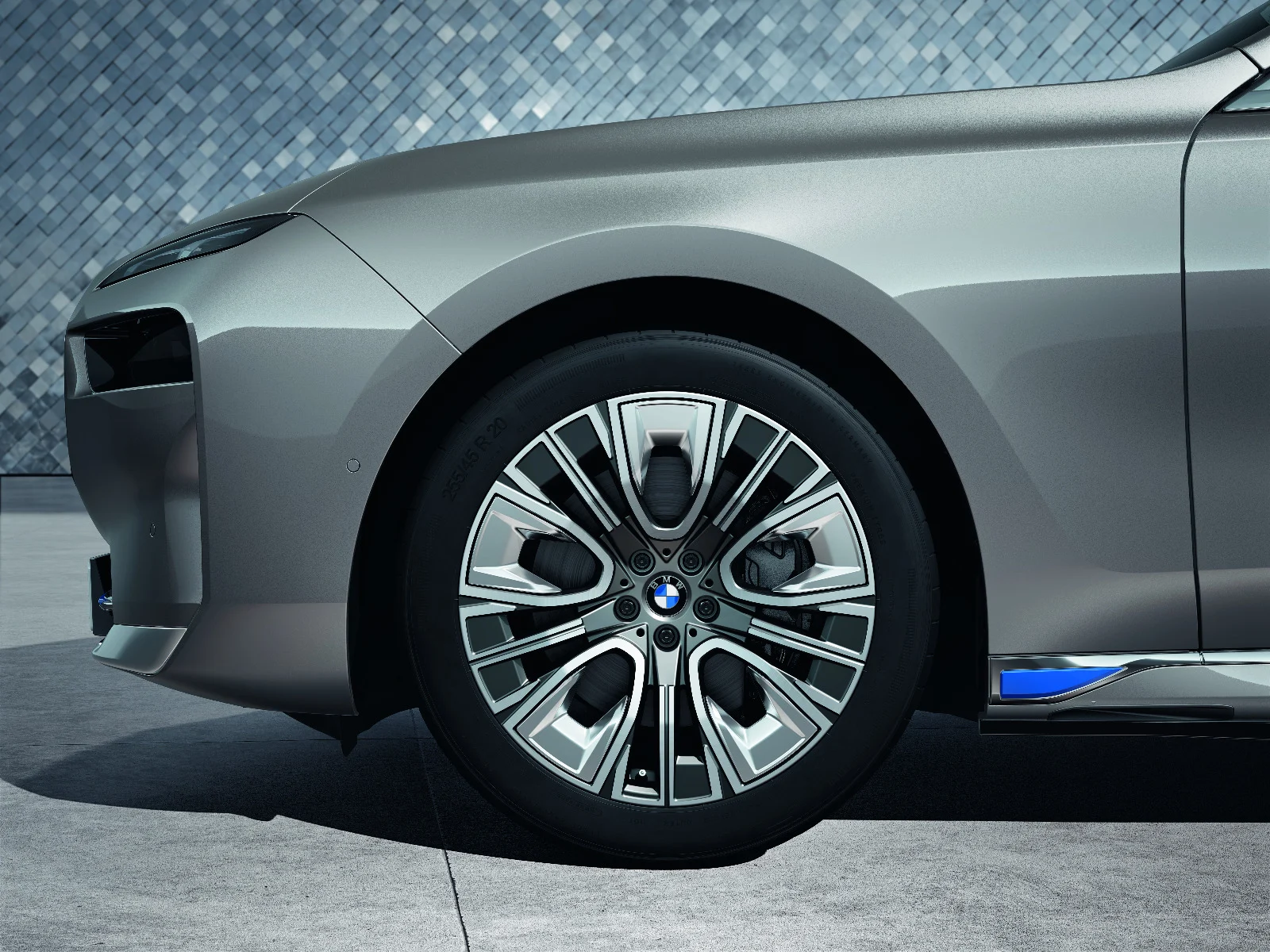 BMW Alufelge Aerodynamikrad 906 bicolor (gunmetal grey/hochglanzpoliert) 10,5Jx20 ET 44 Hinterachse 7er G70