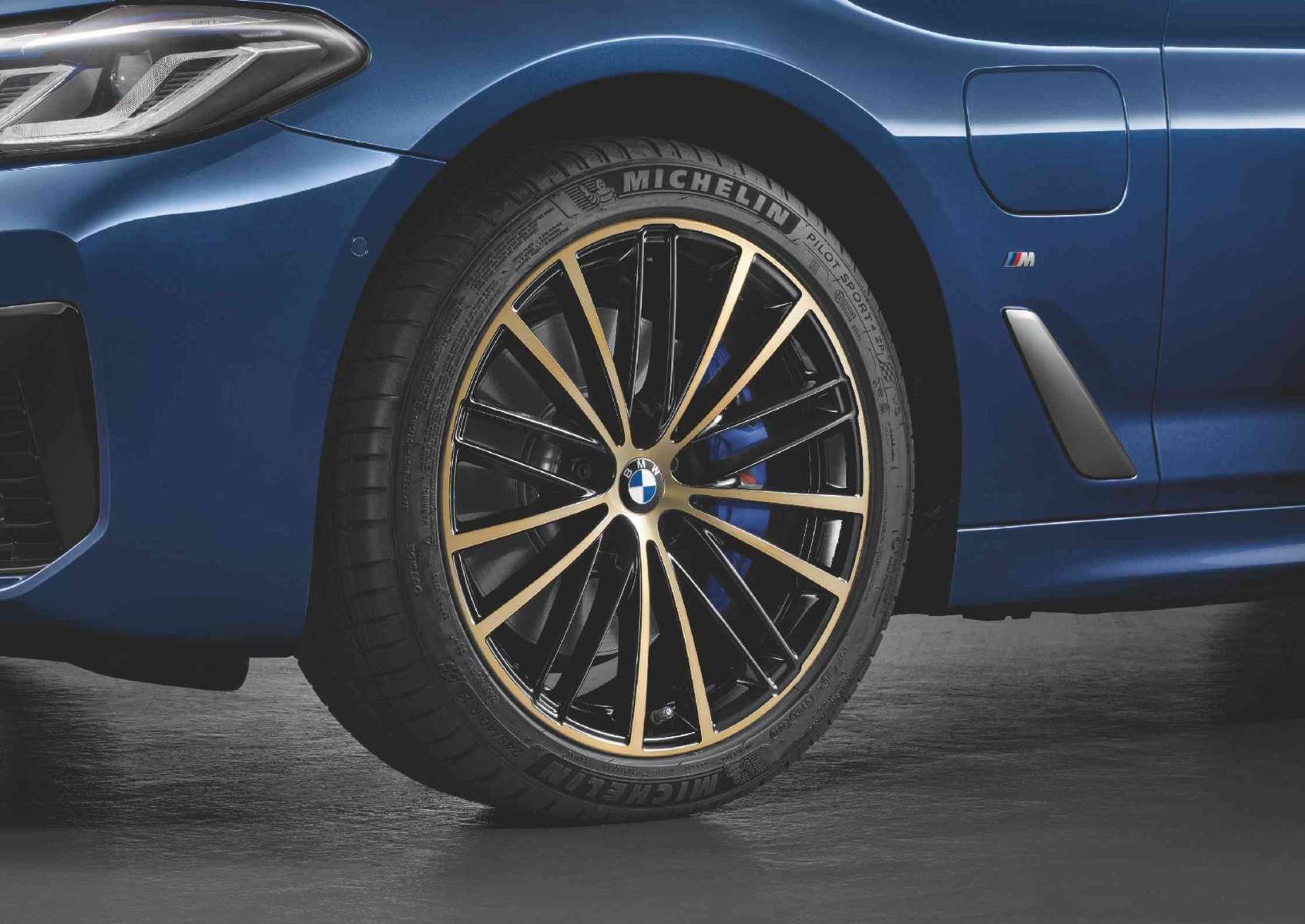 BMW Satz Alufelge V-Speiche 635 bicolor (night gold/hochglanzpoliert) 5er G30 G31