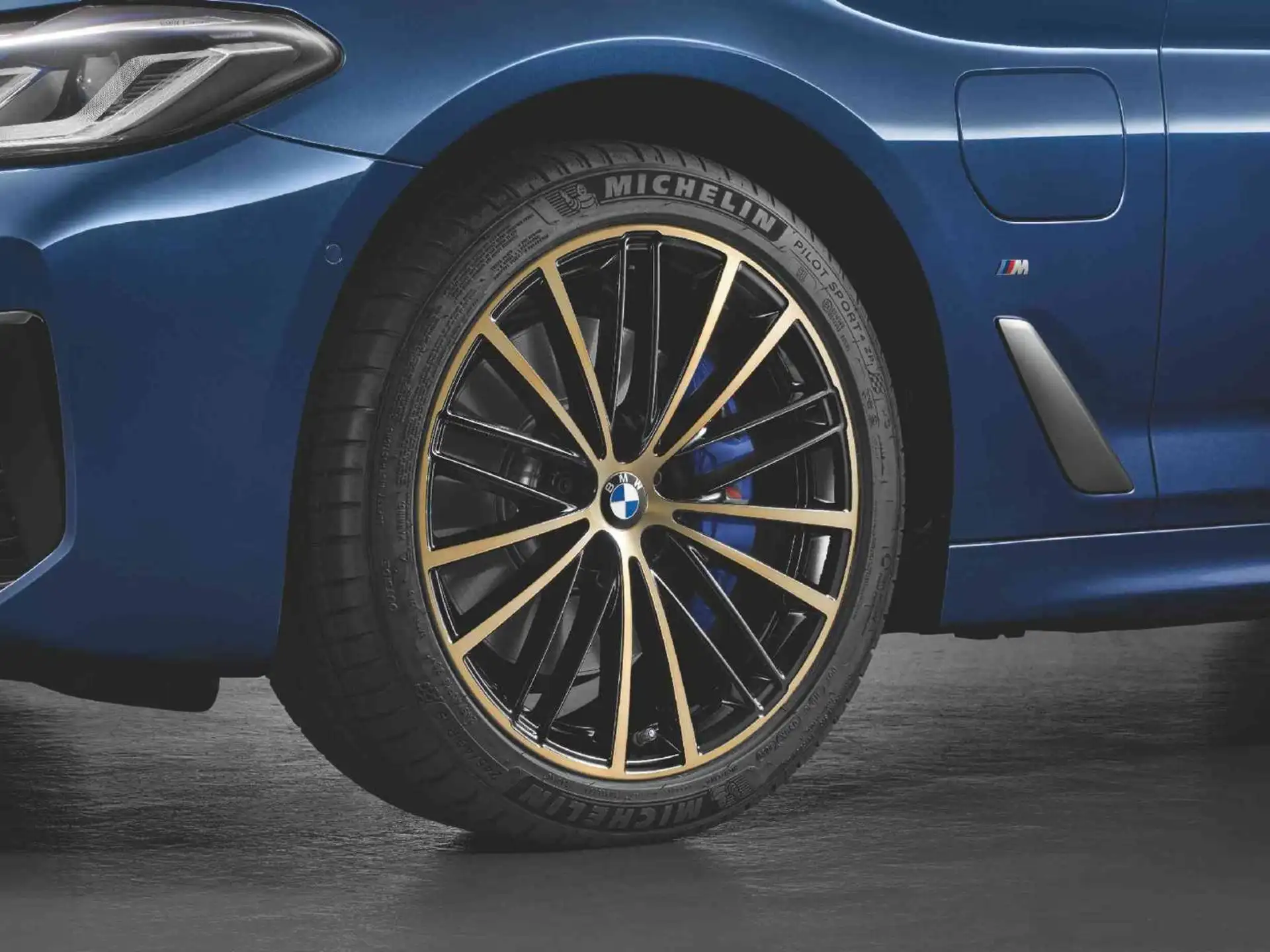 BMW Satz Alufelge V-Speiche 635 bicolor (night gold/hochglanzpoliert) 5er G30 G31