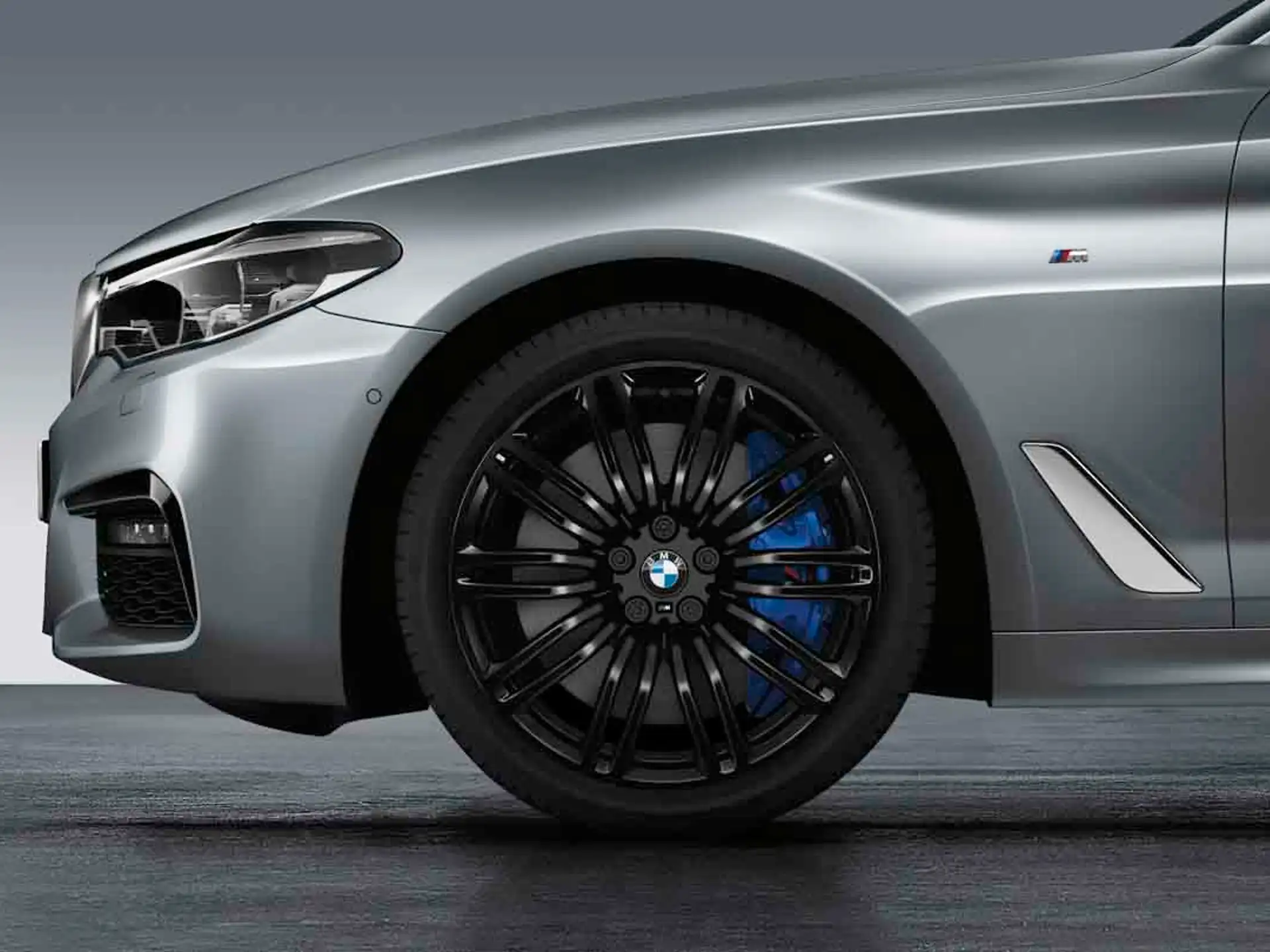 BMW Sommerkompletträder M Doppelspeiche 664 jetblack uni 19 Zoll RDCi 5er G30 G31 Goodyear (Mischbereifung)