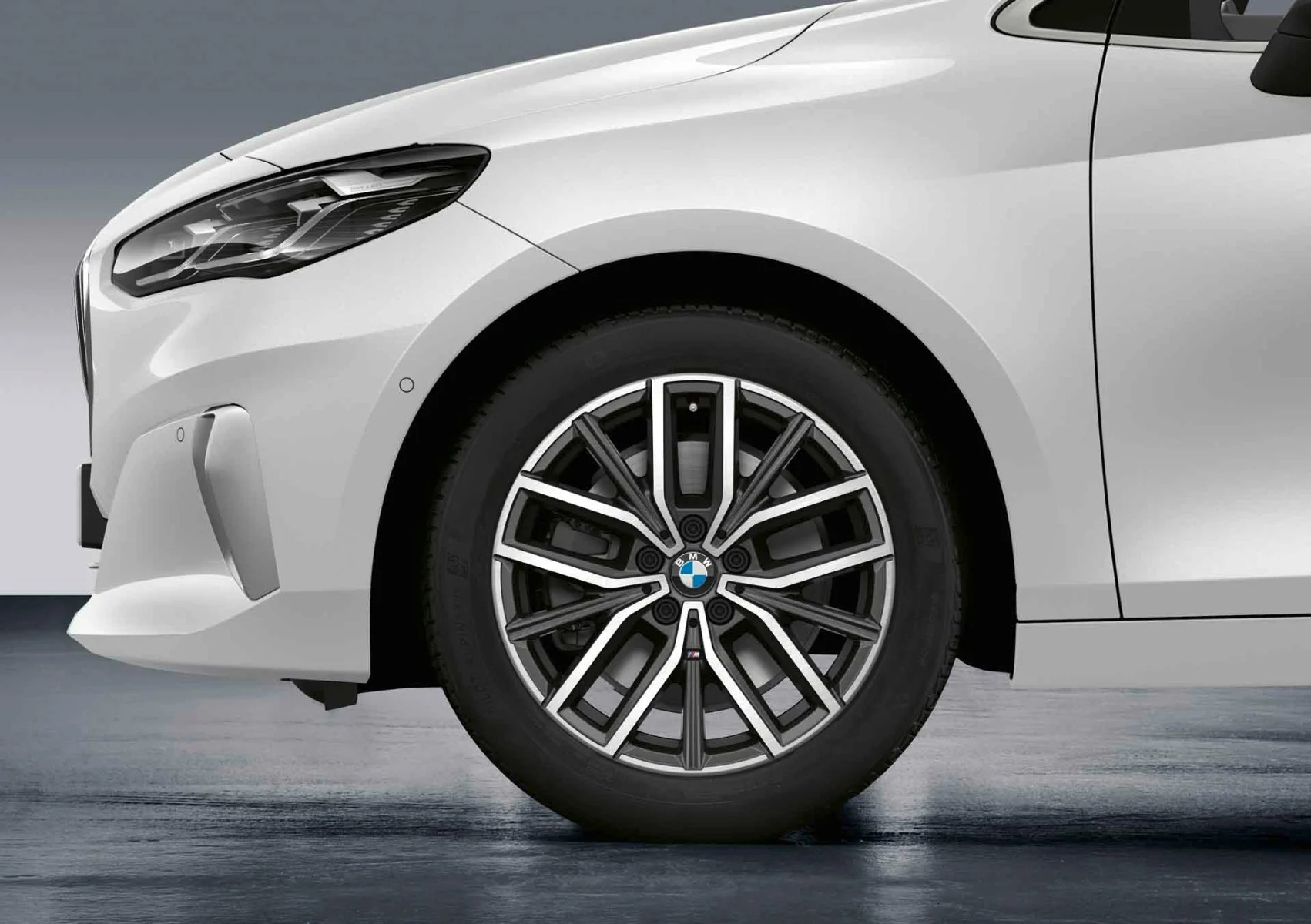 BMW Winterkompletträder M Doppelspeiche 838 bicolor (midnight grey / glanzgedreht) 18 Zoll RDCi 2er U06
