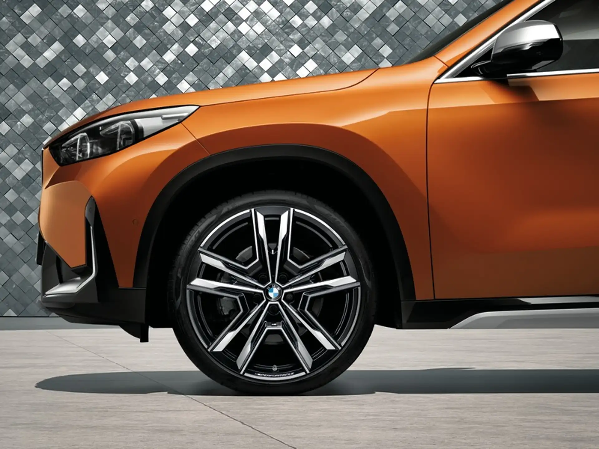 BMW Sommerkompletträder M Performance Doppelspeiche 877M bicolor (jetblack uni/hochglanzpoliert) 21 Zoll RDCi X1 U11 Pirelli