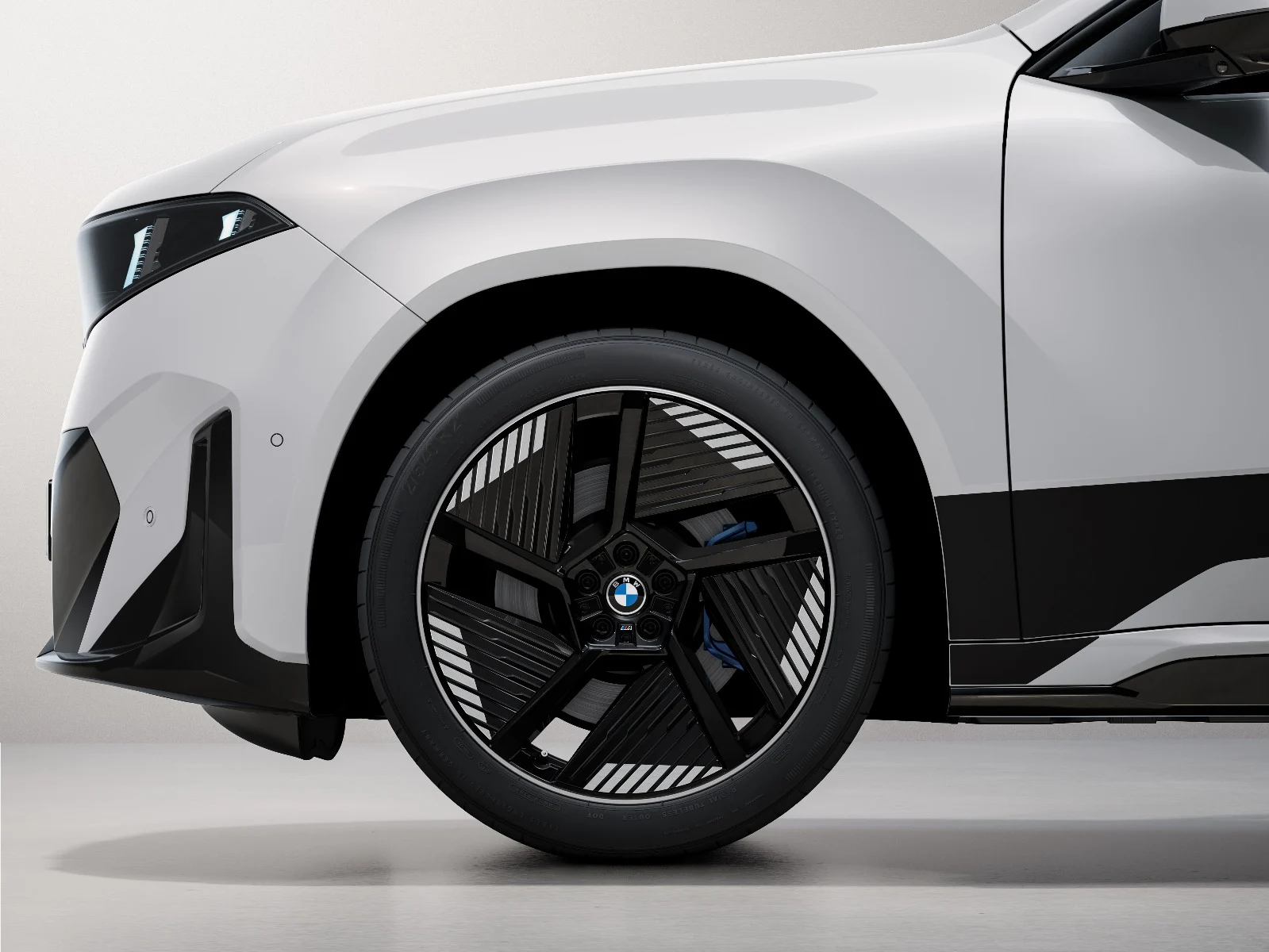 BMW Winterkompletträder M Aerodynamic 1051M bicolor (jet black uni/hochglanzpoliert) 21 Zoll RDCi iX3 NA5 iX4 NA7 Goodyear