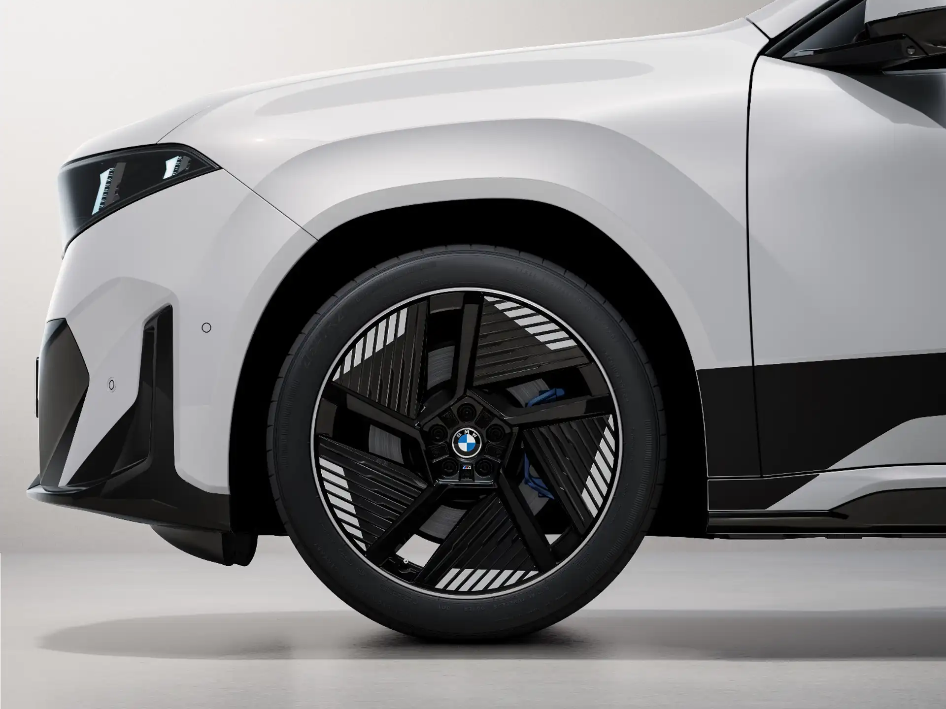 BMW Winterkompletträder M Aerodynamic 1051M bicolor (jet black uni/hochglanzpoliert) 21 Zoll RDCi iX3 NA5 iX4 NA7 Goodyear
