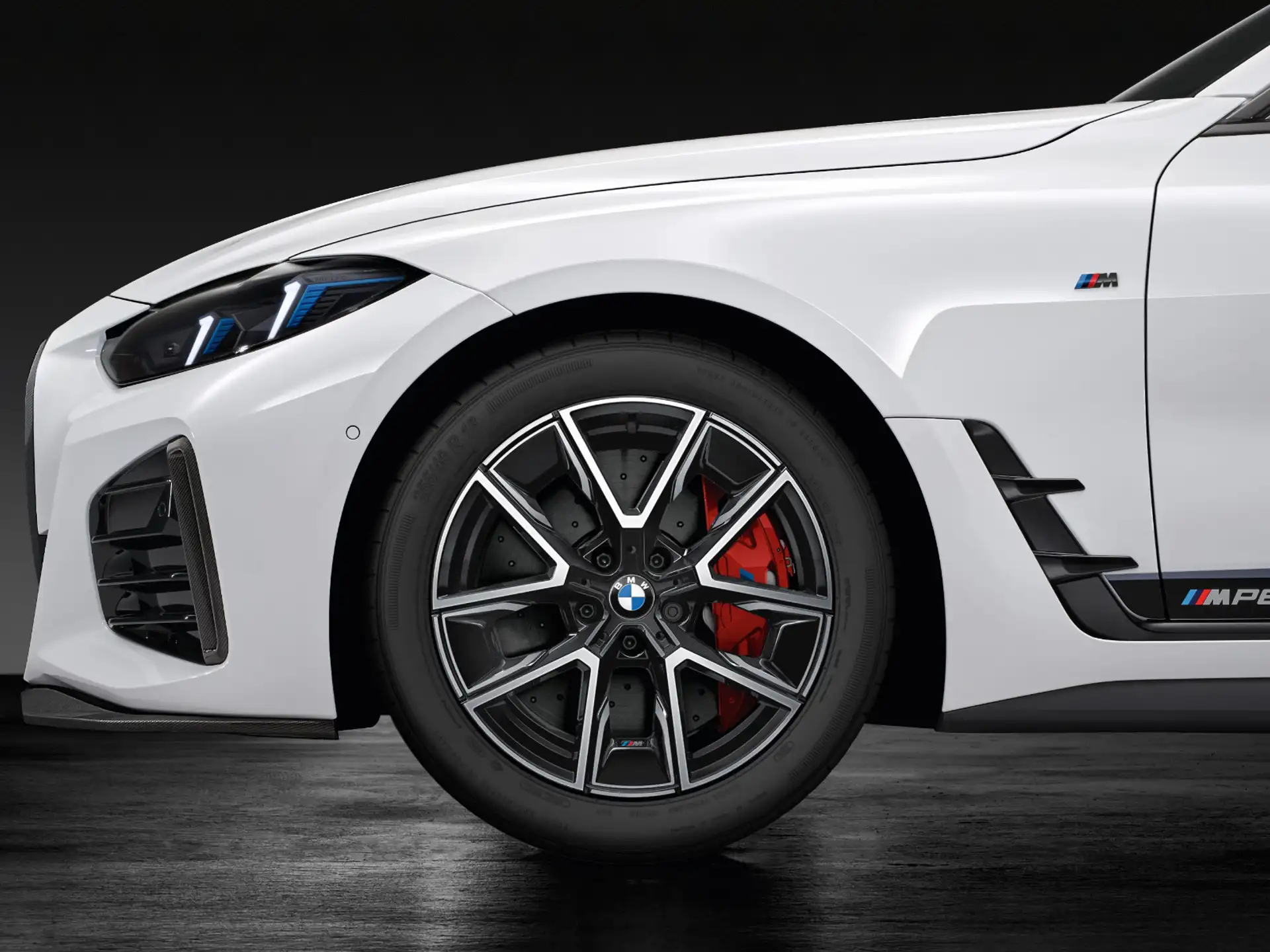 BMW Winterkompletträder M Aerodynamic 858M bicolor (midnight grey/hochglanzpoliert) 18 Zoll RDCi 4er i4 G26 Pirelli