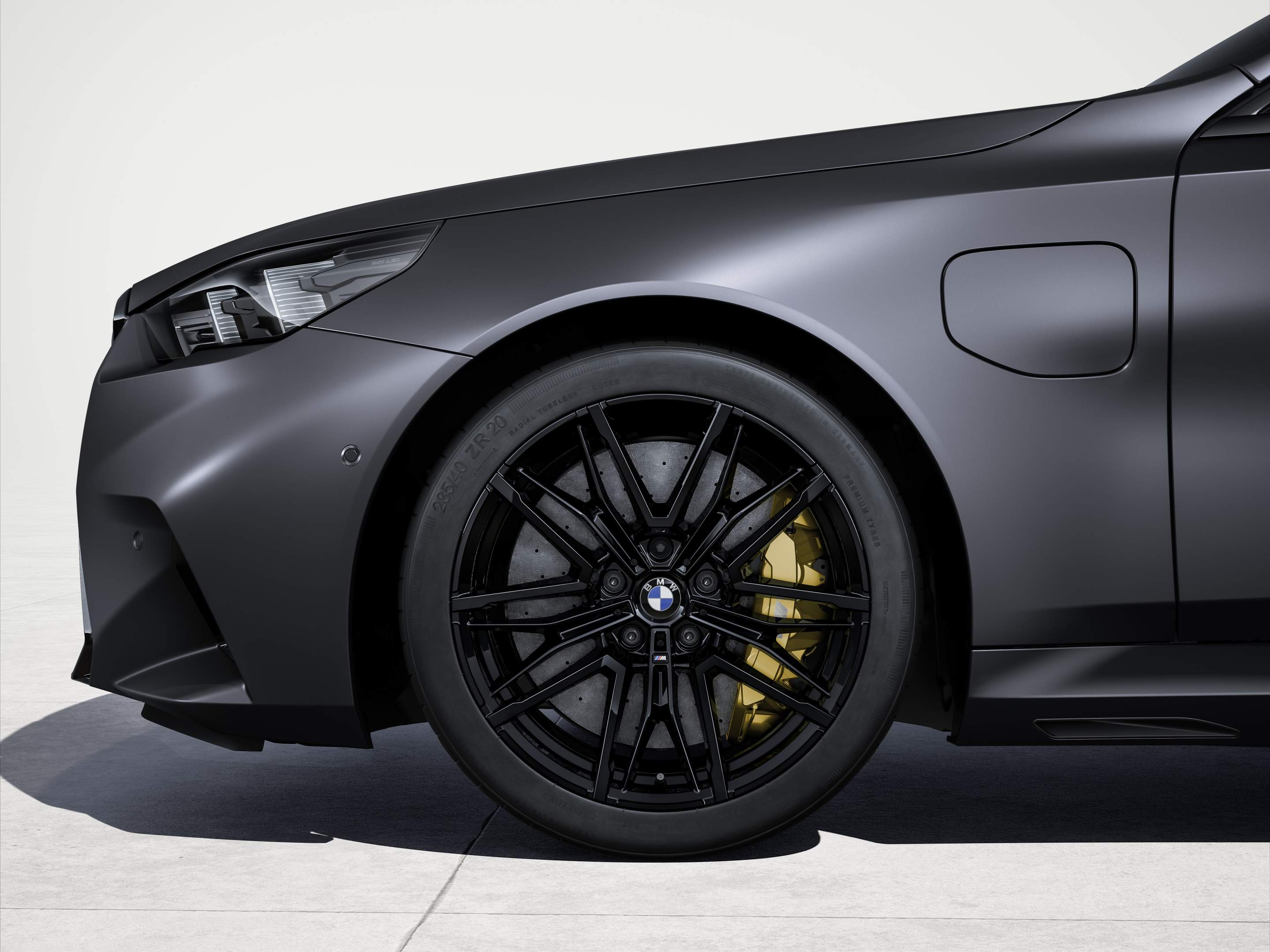 BMW Winterkompletträder M Doppelspeiche 951M jet black uni 20 Zoll RDCi (Mischbereifung) M5 G90 G99