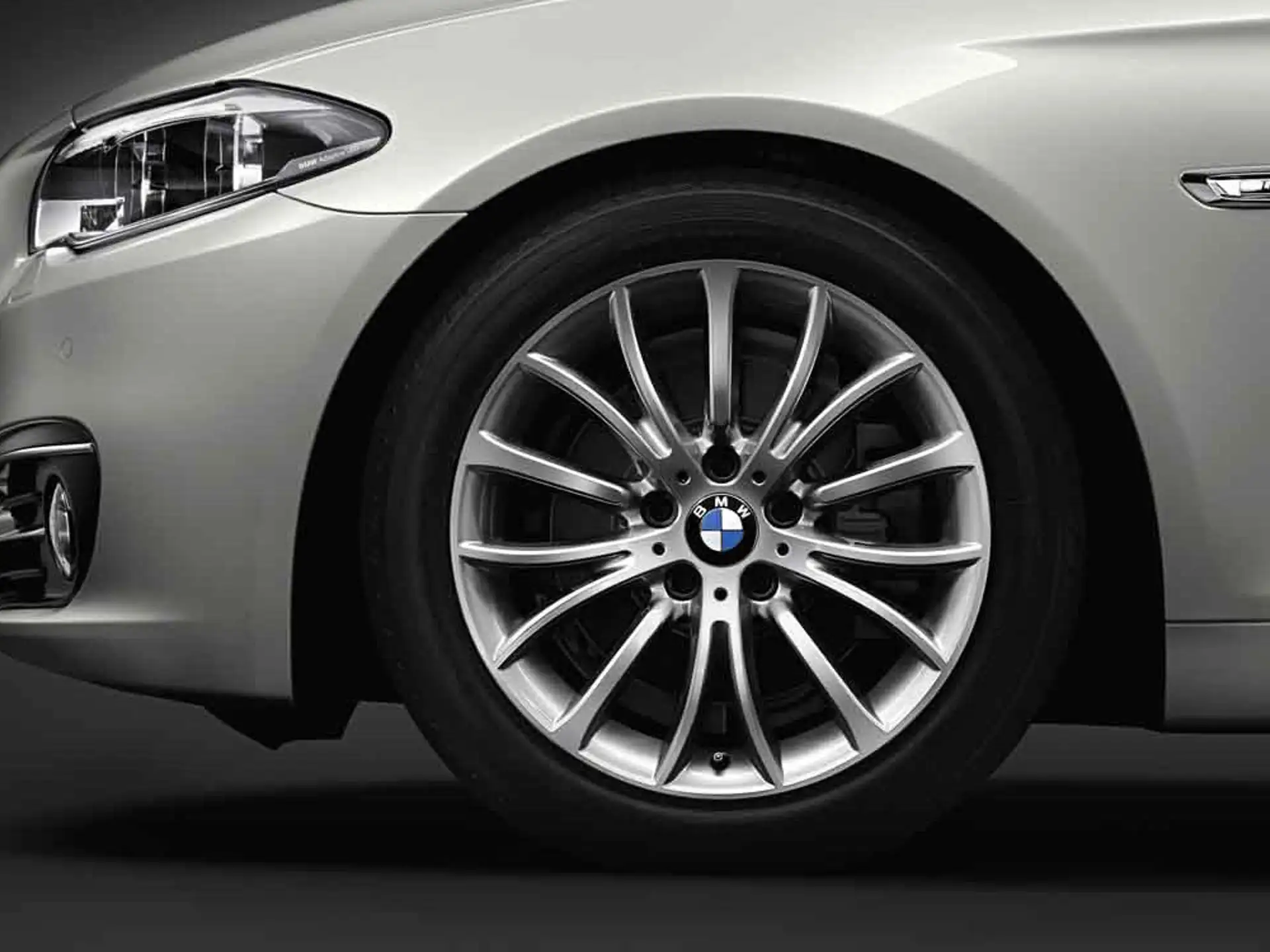 BMW Alufelge Vielspeiche 454 silber/glanzgedreht 8Jx18 ET30 5er F10/F11 6er F06/F12/F13
