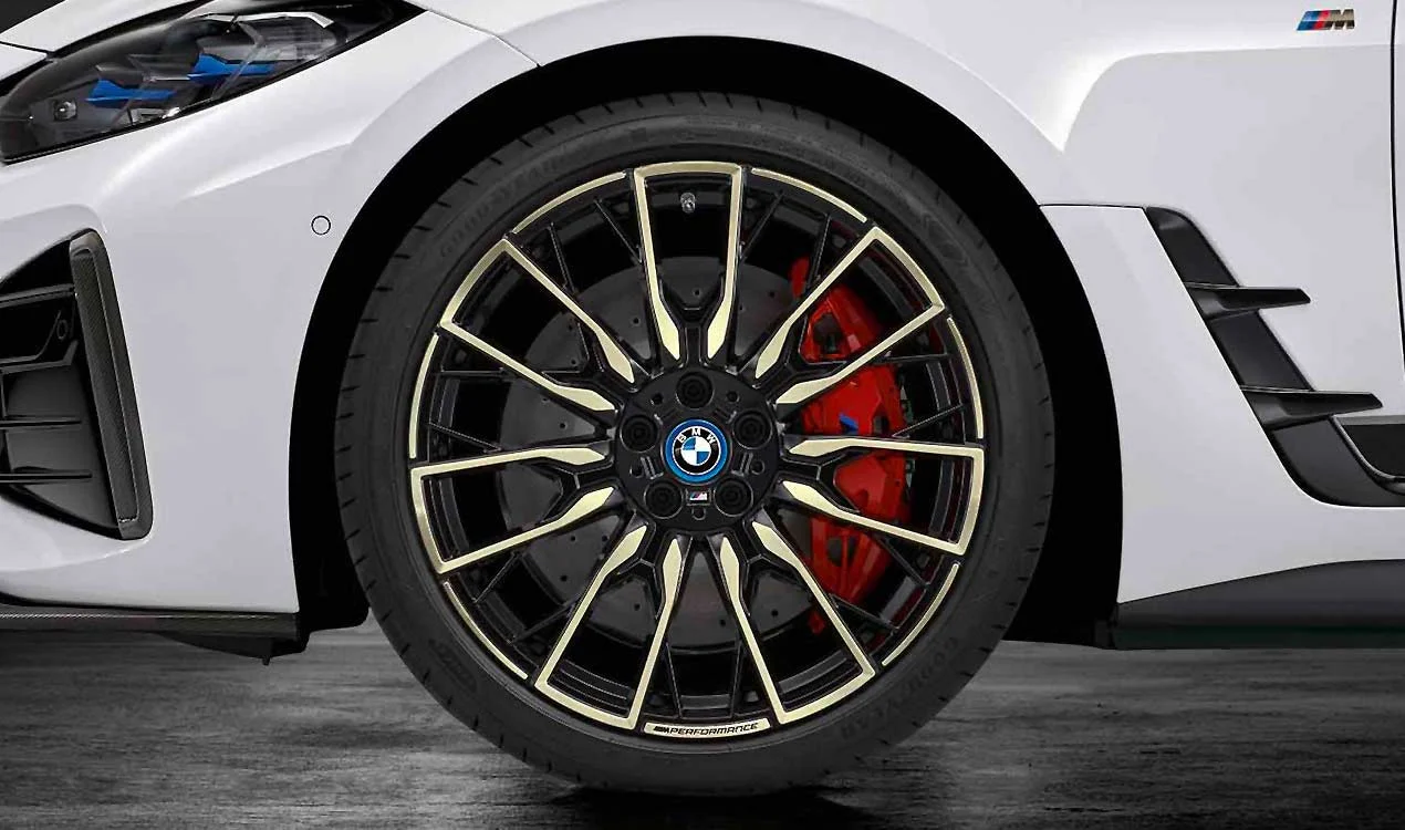 BMW Alufelge M Performance Doppelspeiche 868 bicolor (jet black uni / night gold) 9J x 20 ET 42 Hinterachse 4er i4 G26