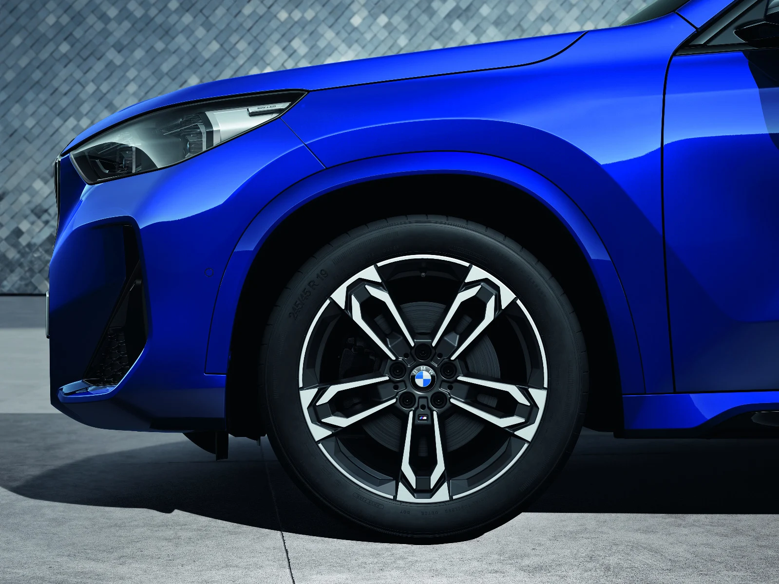 BMW Alufelge M Doppelspeiche 871 bicolor (midnight grey/hochglanzpoliert) 8Jx19 ET 46 X1 U11
