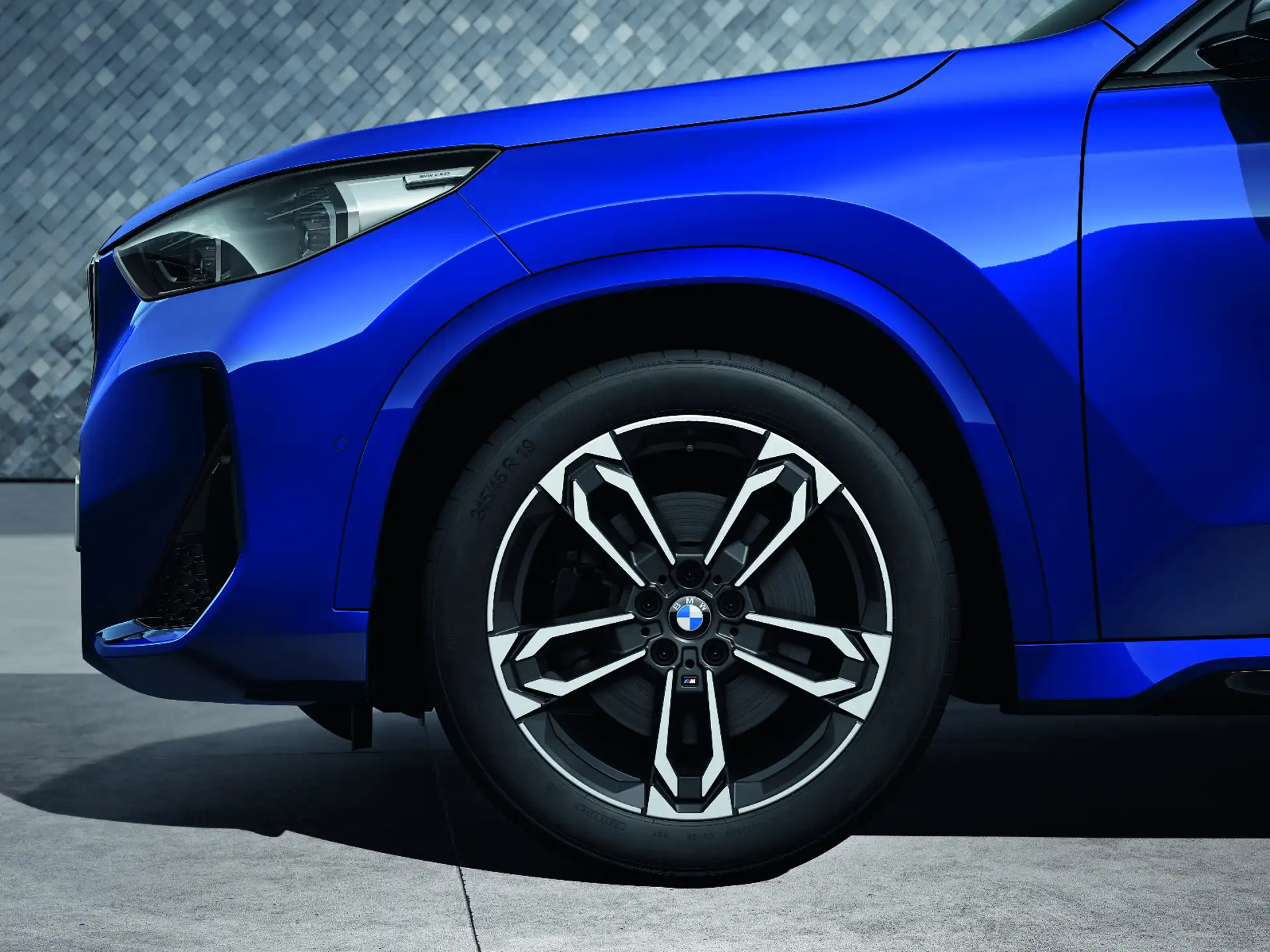 BMW Alufelge M Doppelspeiche 871 bicolor (midnight grey/hochglanzpoliert) 8Jx19 ET 46 X1 U11