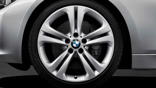 BMW Alufelge Doppelspeiche 401 19 Zoll silber - 3er F30 F31 4er F