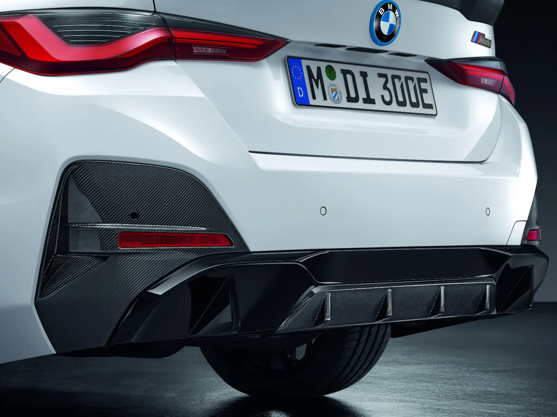 BMW M Performance Blende Stoßfänger schwarz hochglanz hinten i4 G26