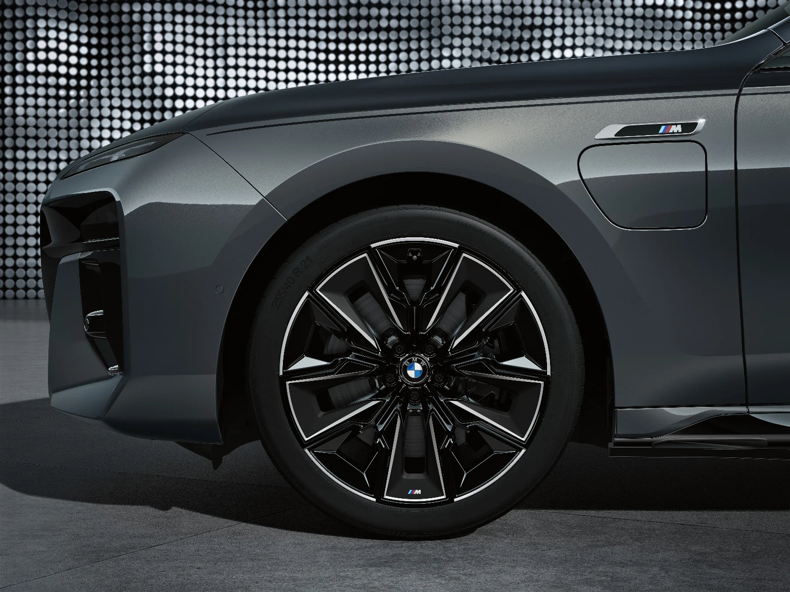 BMW Winterkompletträder M Aerodynamic 909M bicolor (jet black uni/hochglanzpoliert) 21 Zoll RDCi 7er G70 Pirelli (Mischbereifung)