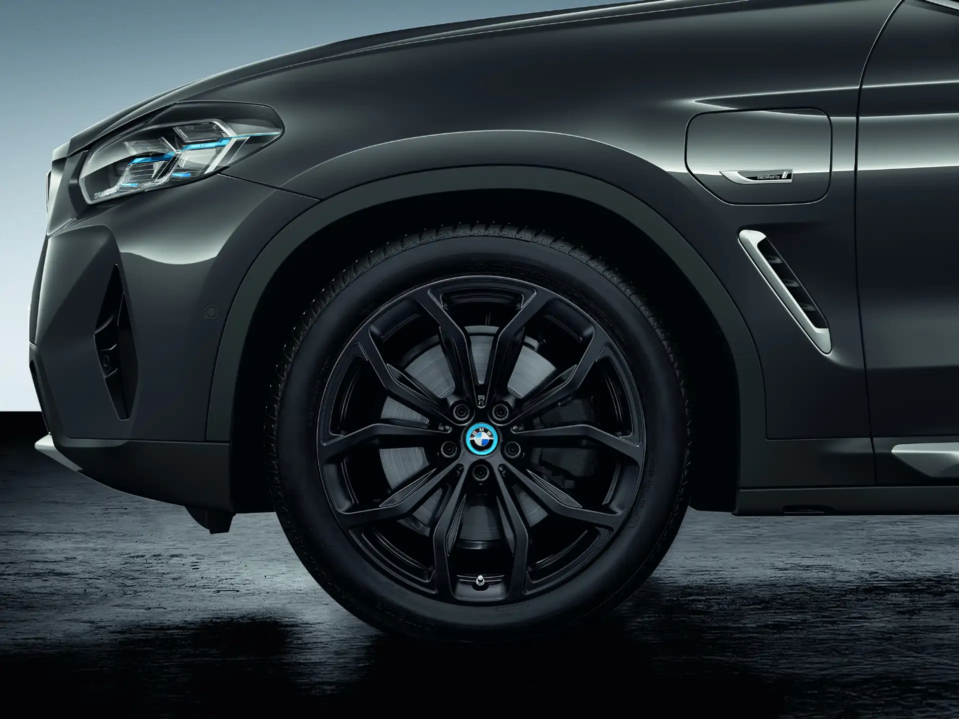 BMW Sommerkompletträder Y-Speiche 695 jetblack matt 20 Zoll RDCi X3 G01 X4 G02 Pirelli (Mischbereifung)