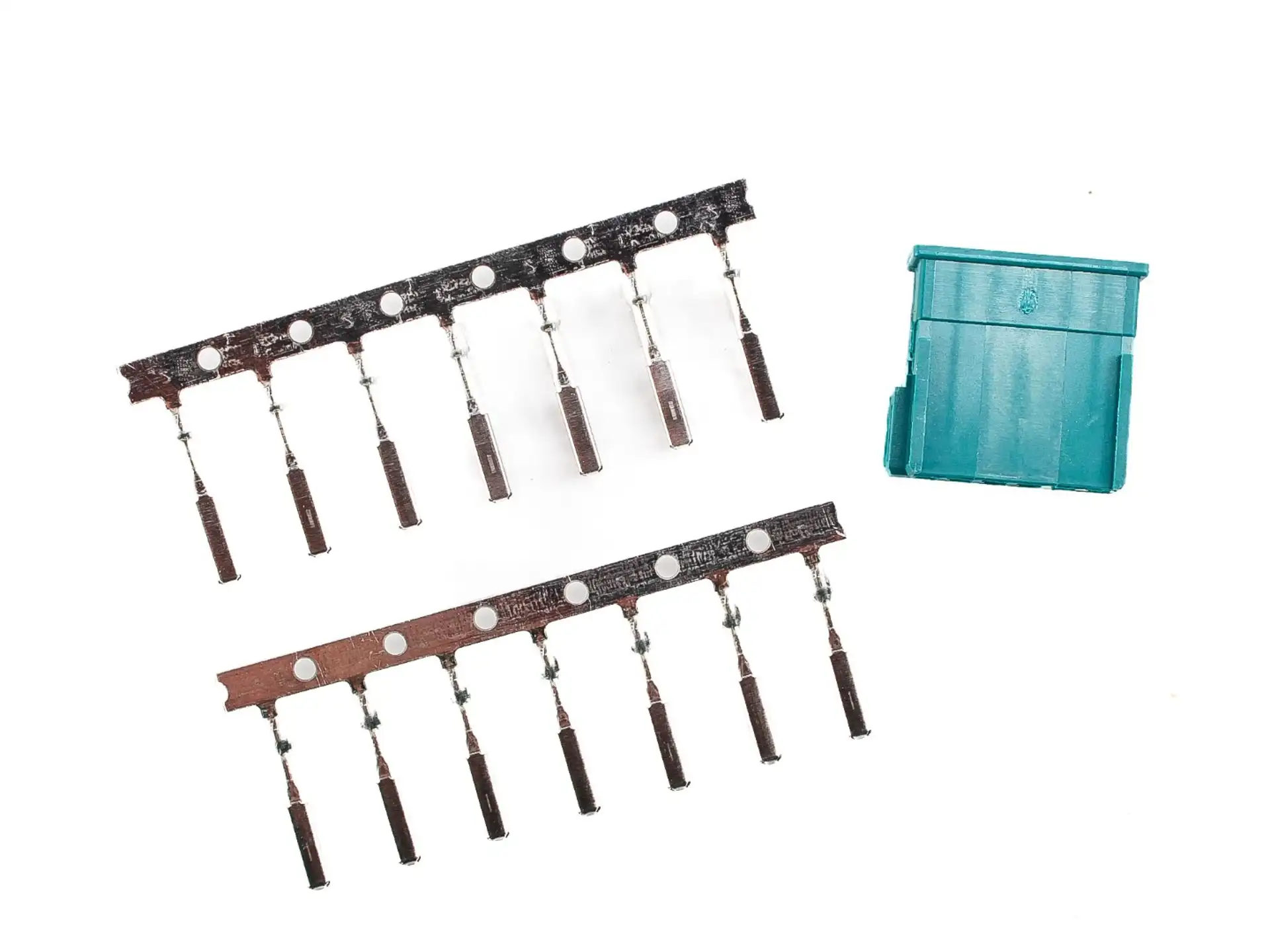 BMW Universal-Buchsengehäuse uncodiert E36 E38 E39 E46 E52 E53 E60 E61 E63 E64 E65 E66 E70 E71 E72 E81 E82 E83 E84 E85 E86 E87 E88 E89 E90 E91 E92 E93 F20 F21 F25 F30 F31 F32 F34 G05 G06 G07 G16 I01 I12 61136909058