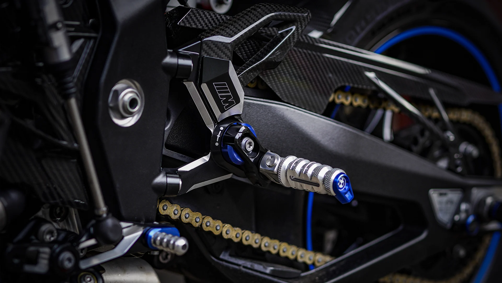 BMW M Fußrastenanlge links K63