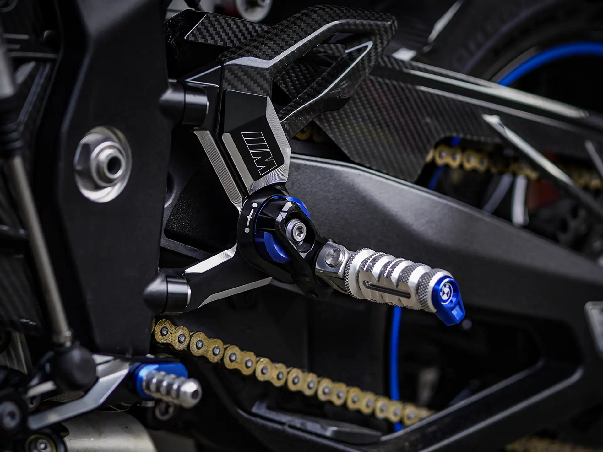 BMW M Fußrastenanlge links K63
