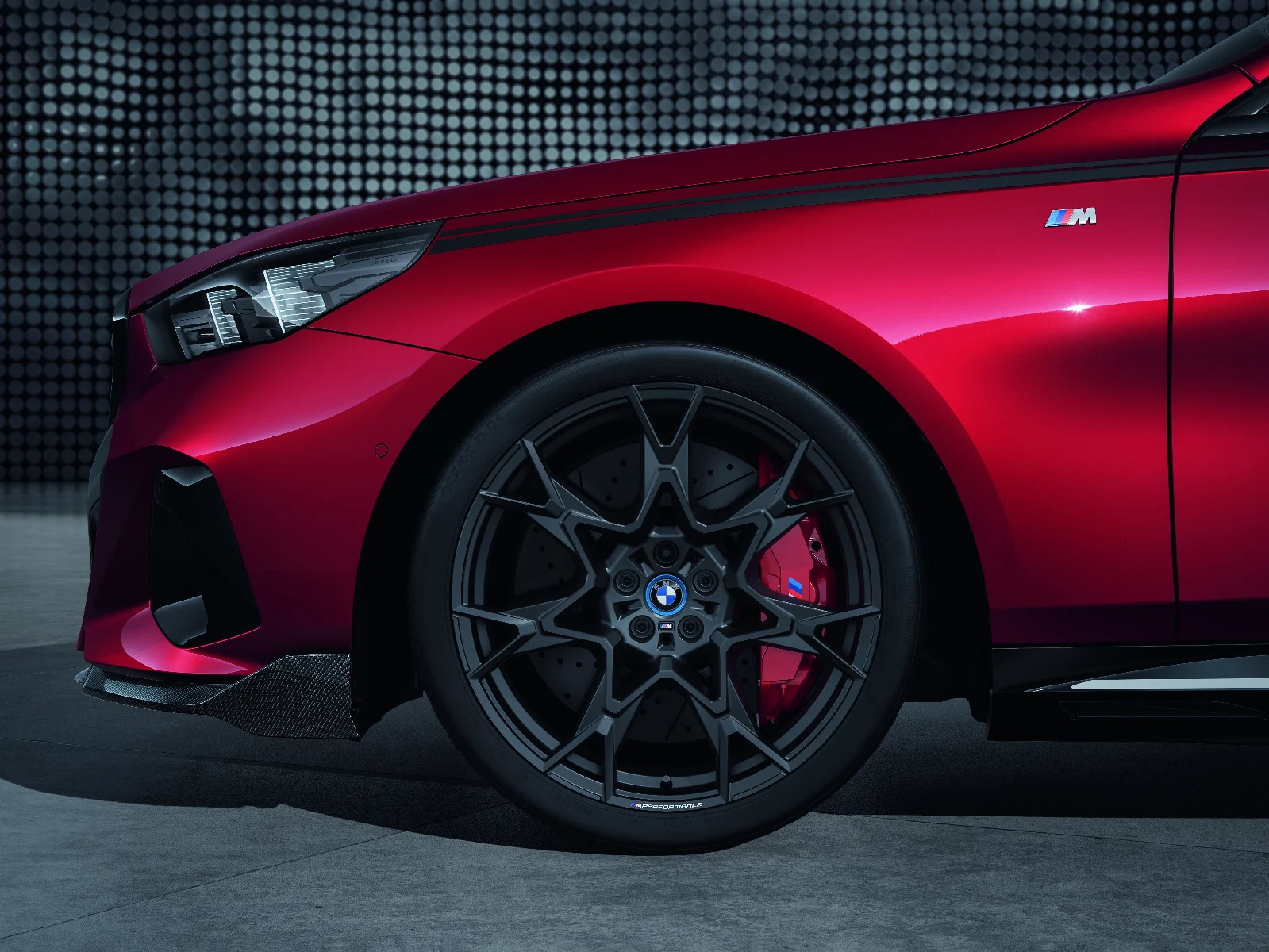 BMW Sommerkompletträder M Performance Kreuzspeiche 943M frozen midnightgrey 21 Zoll RDCi 5er G60 G61 Pirelli (Mischbereifung)