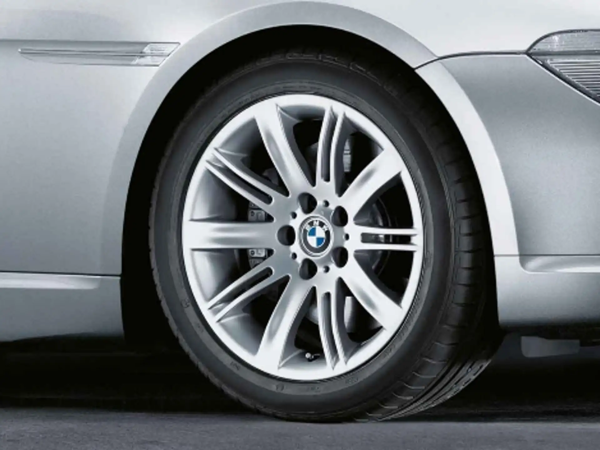 BMW Alufelge Doppelspeiche 120 silber 9Jx18 ET18 6er E63/E64 Hinterachse